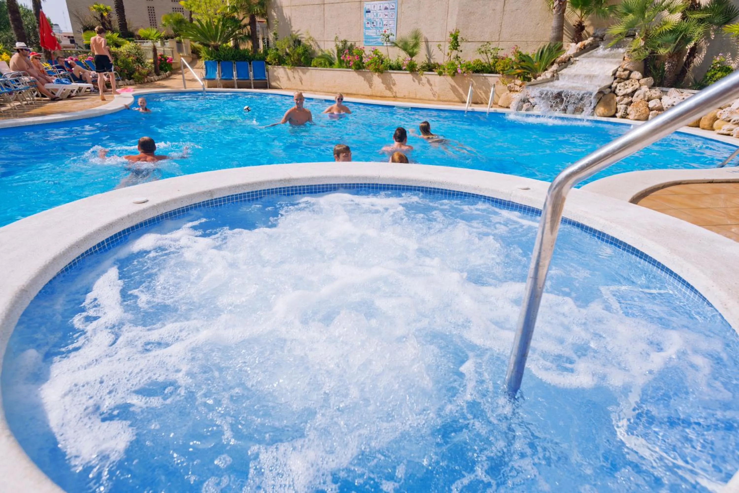 Swimming pool in Hotel Oasis Park Splash
