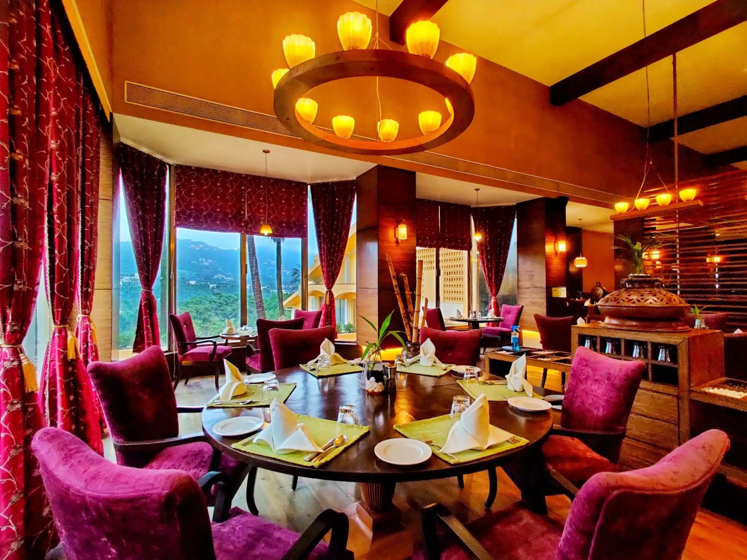 Restaurant/places to eat in Fariyas Resort Lonavala