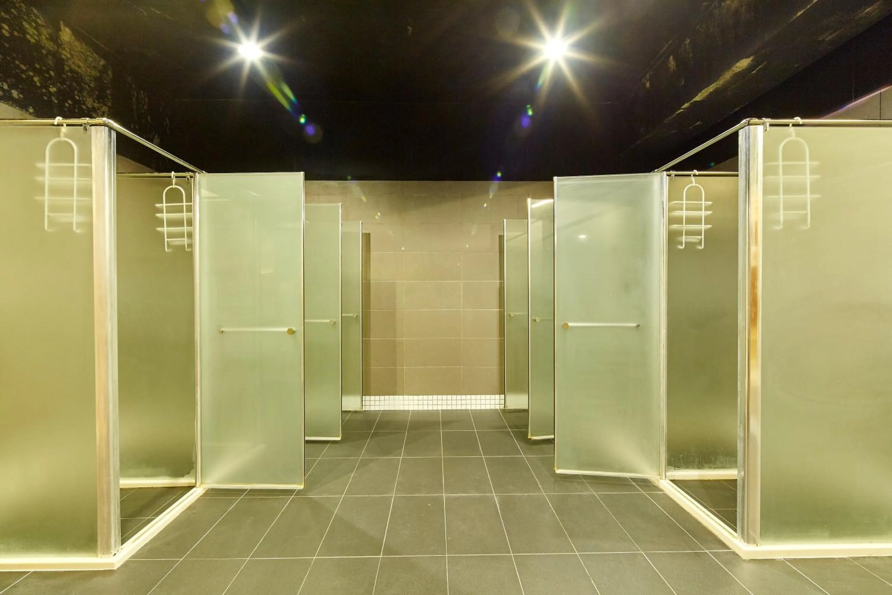 Shower in Single inn- KAOHSIUNG LINSEN