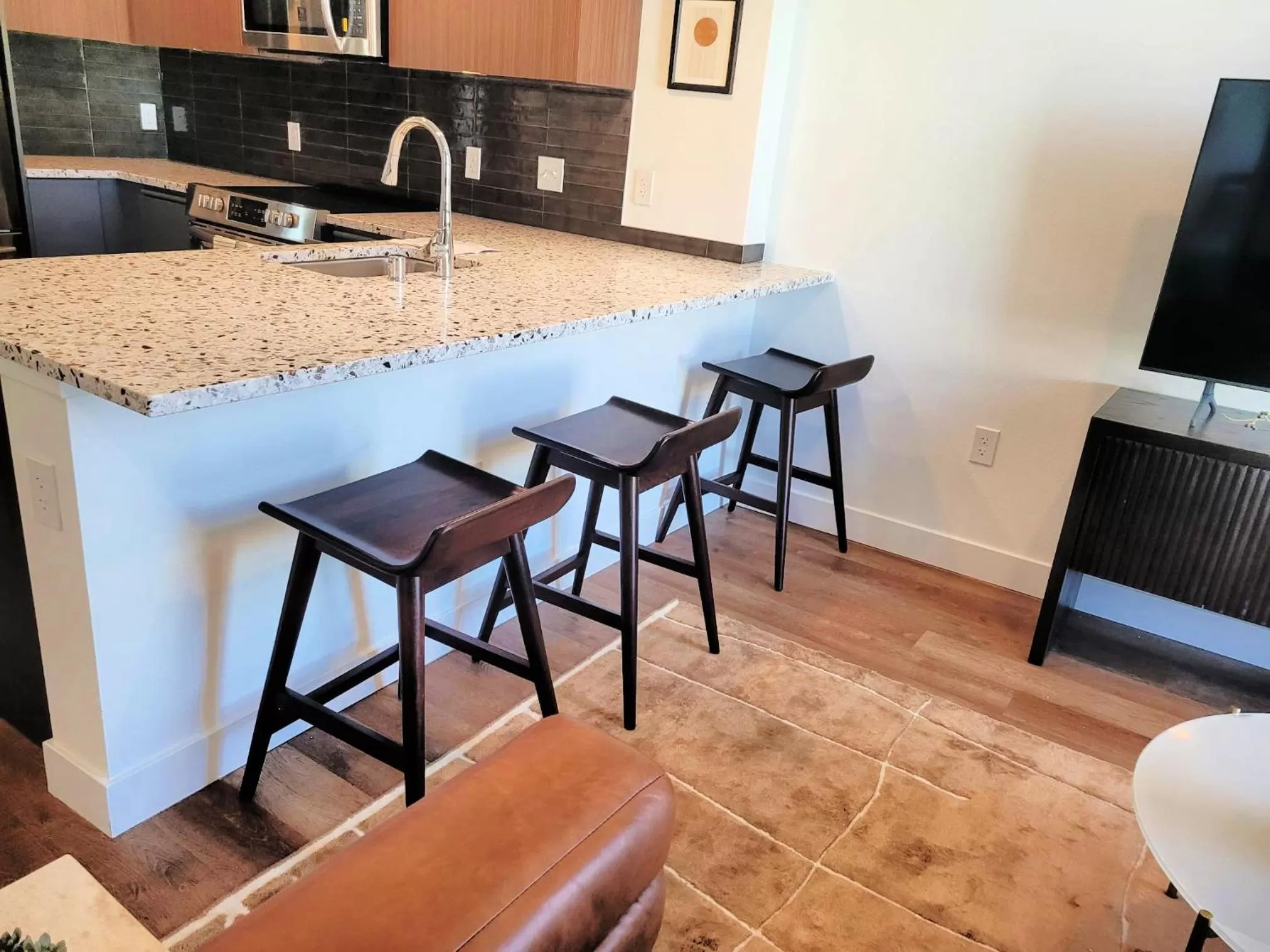 Kitchen or kitchenette, Kitchen/Kitchenette in Gorgeous Hollywood Apts LA's Best Location and Amazing Roof Deck