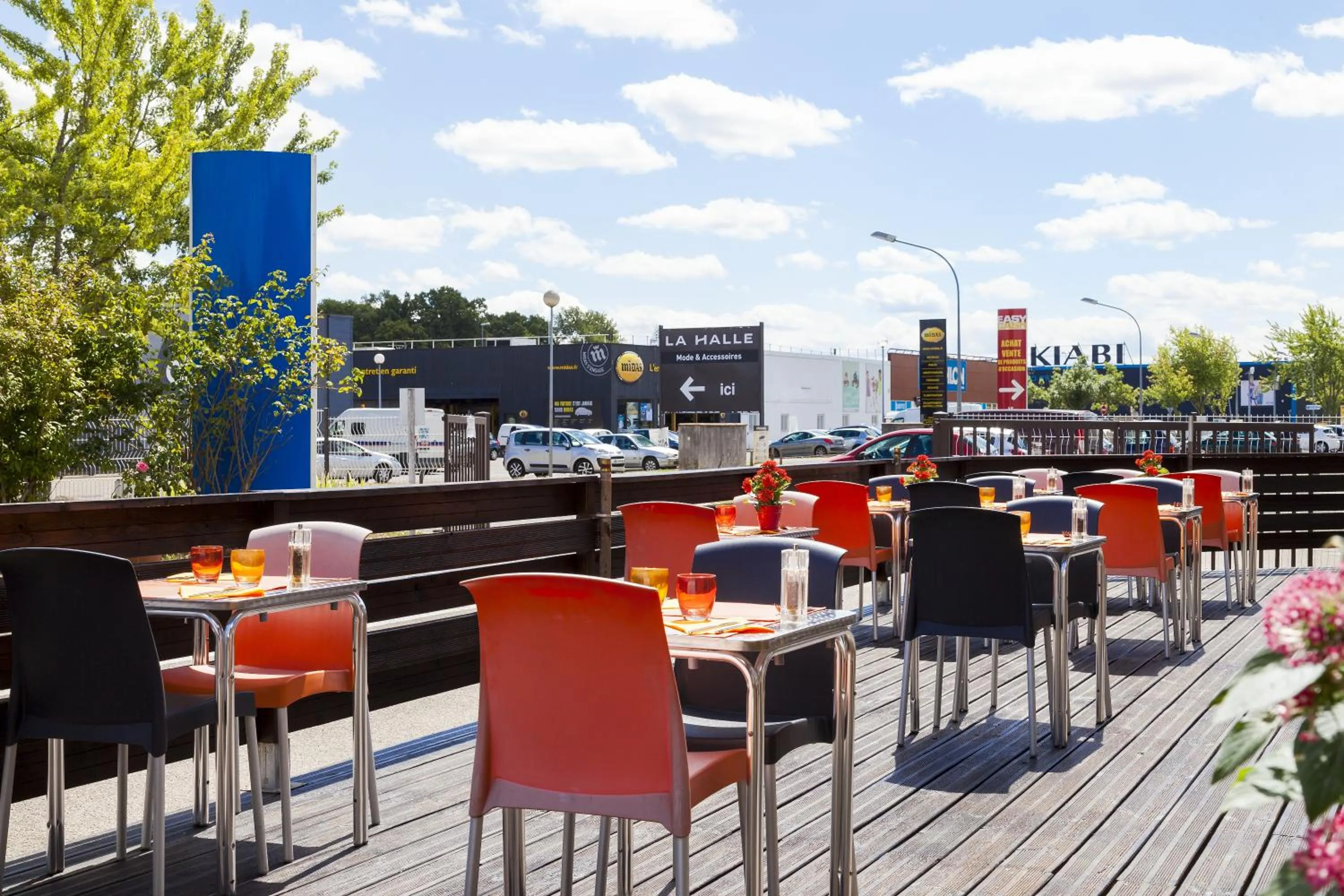 Balcony/Terrace in Comfort Hotel Orleans Sud