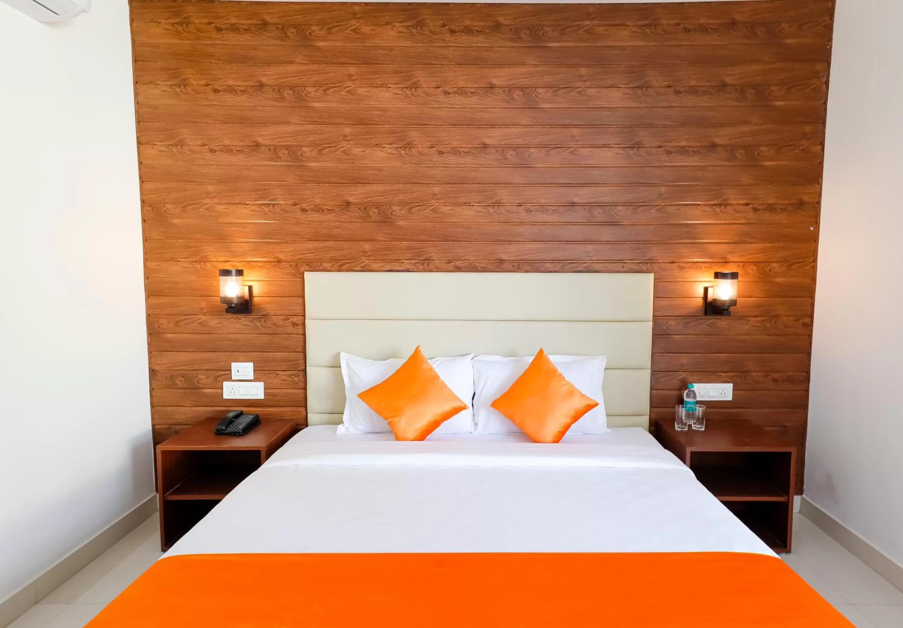 Bedroom, Bed in Miranda Beach Resort