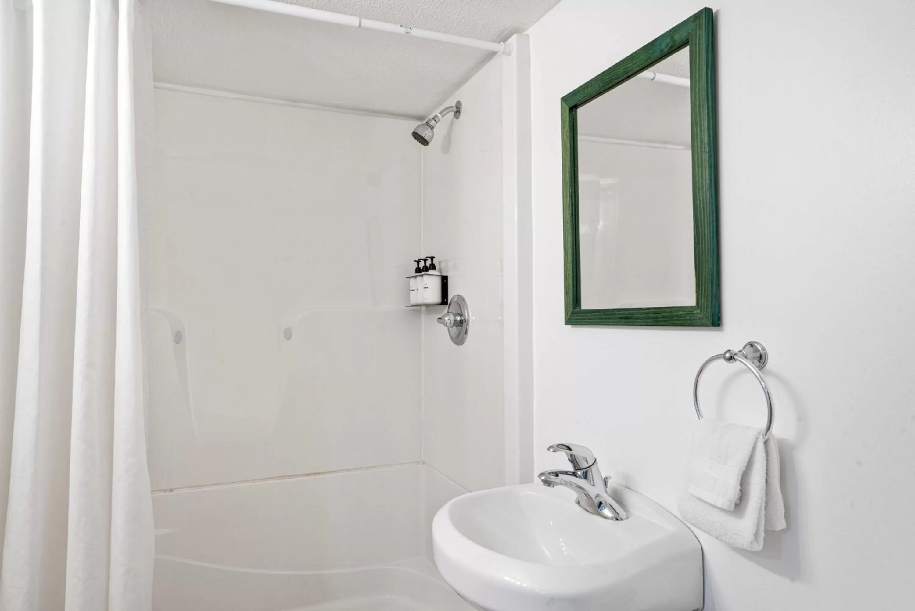 Shower, Bathroom in South Arm Retreats