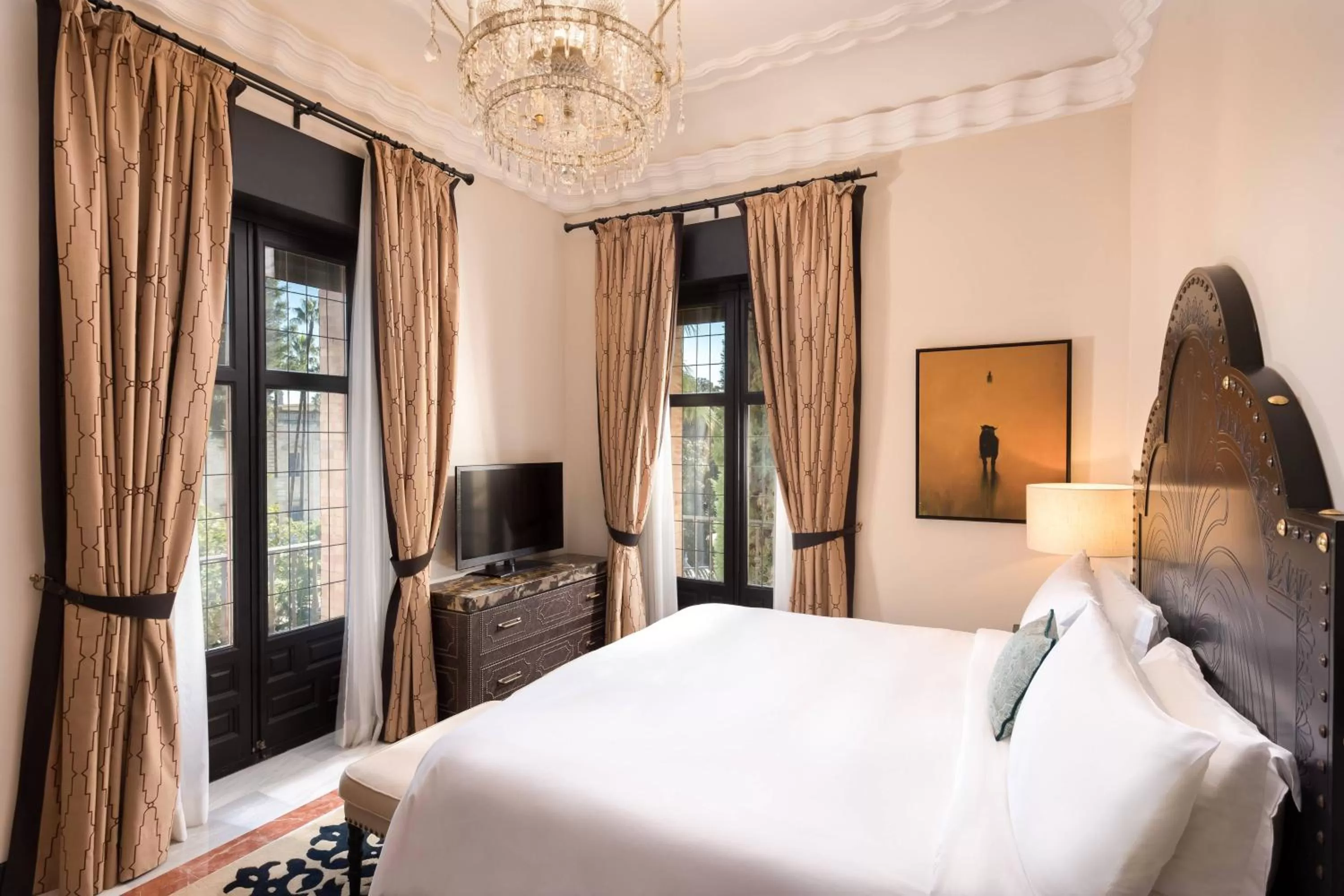 Photo of the whole room, Bed in Hotel Alfonso XIII, a Luxury Collection Hotel, Seville