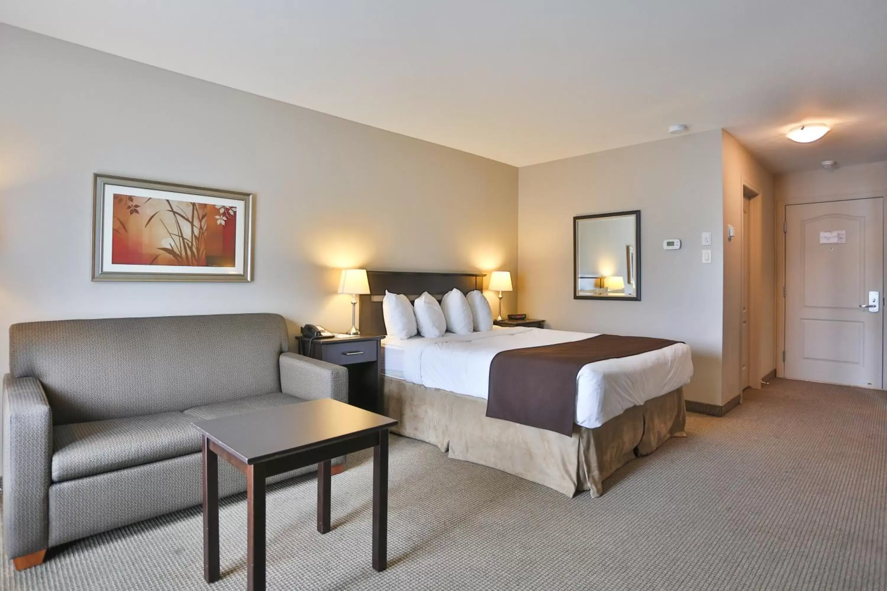 Standard Queen Room in Hotel Le Versailles Standard Queen Room in Hotel Le Versailles