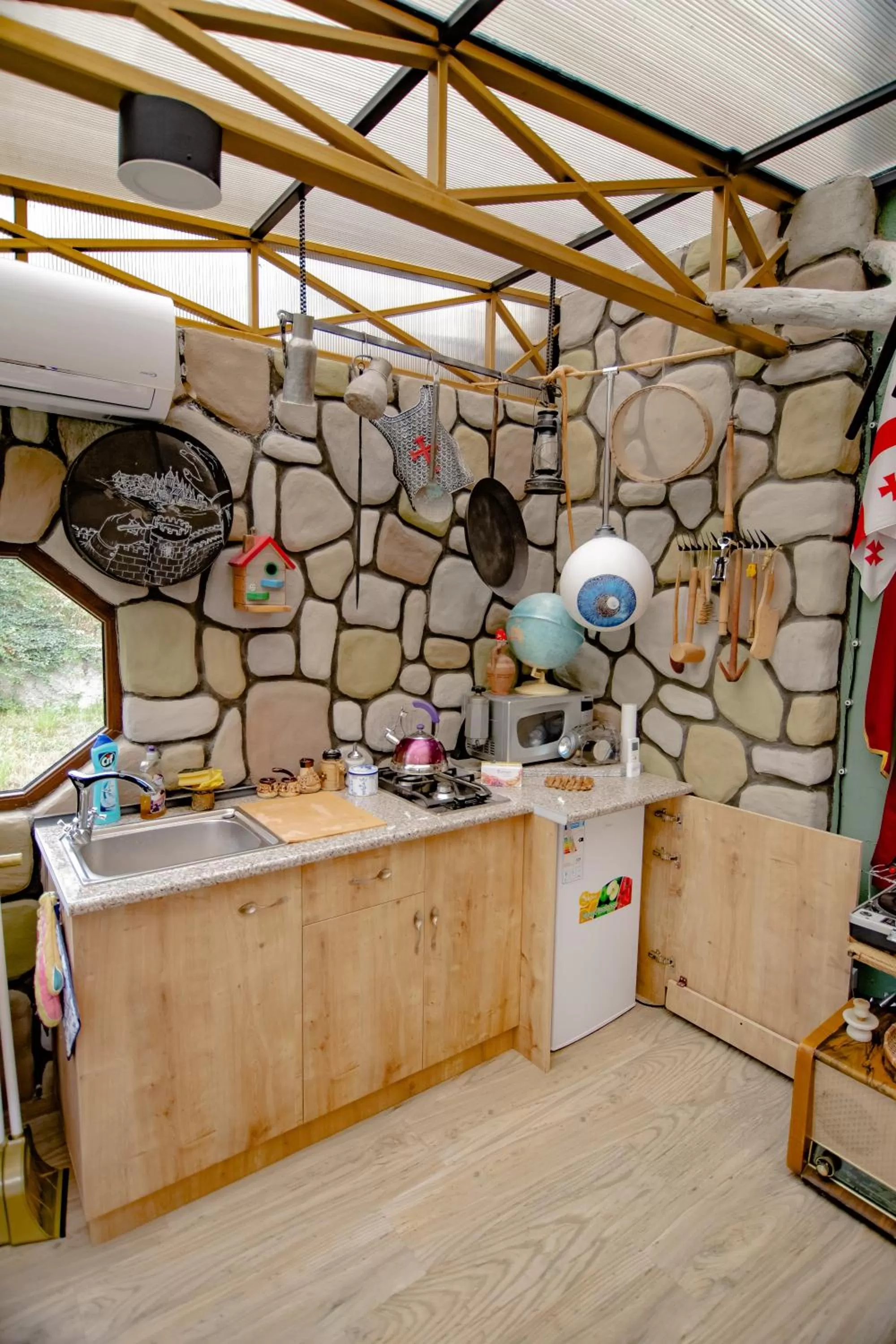 Coffee/tea facilities, Kitchen/Kitchenette in Qilimcha's Guesthouse