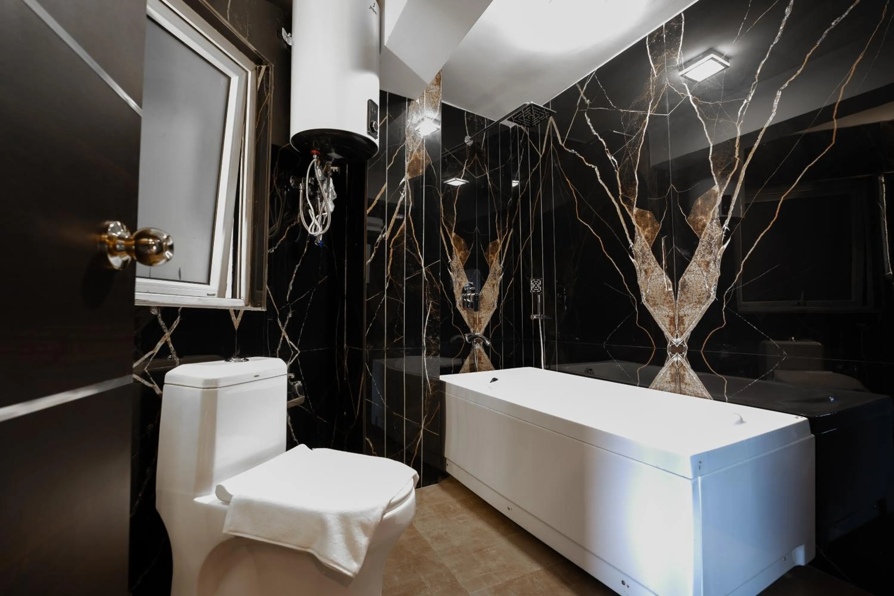 Shower in The West Gate Posada By Summit