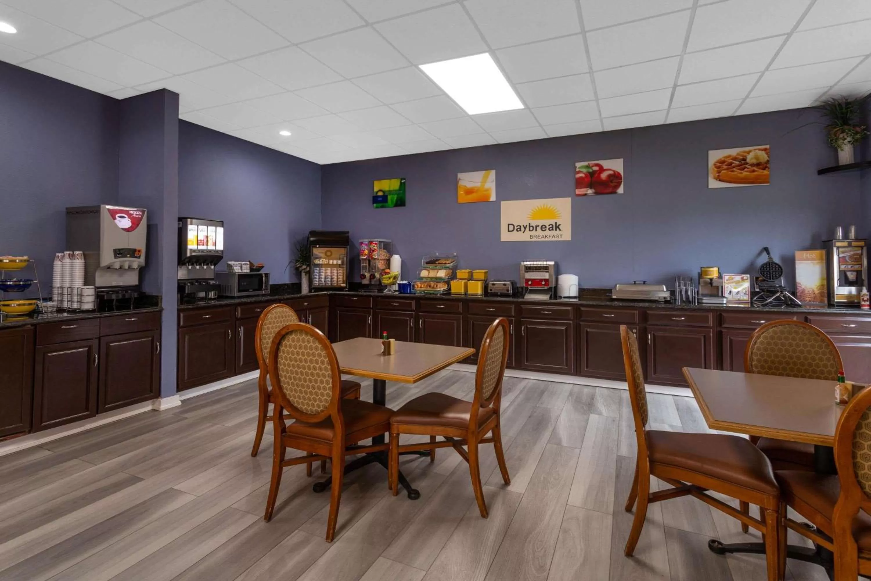 Restaurant/places to eat in Days Inn By Wyndham Carlisle North