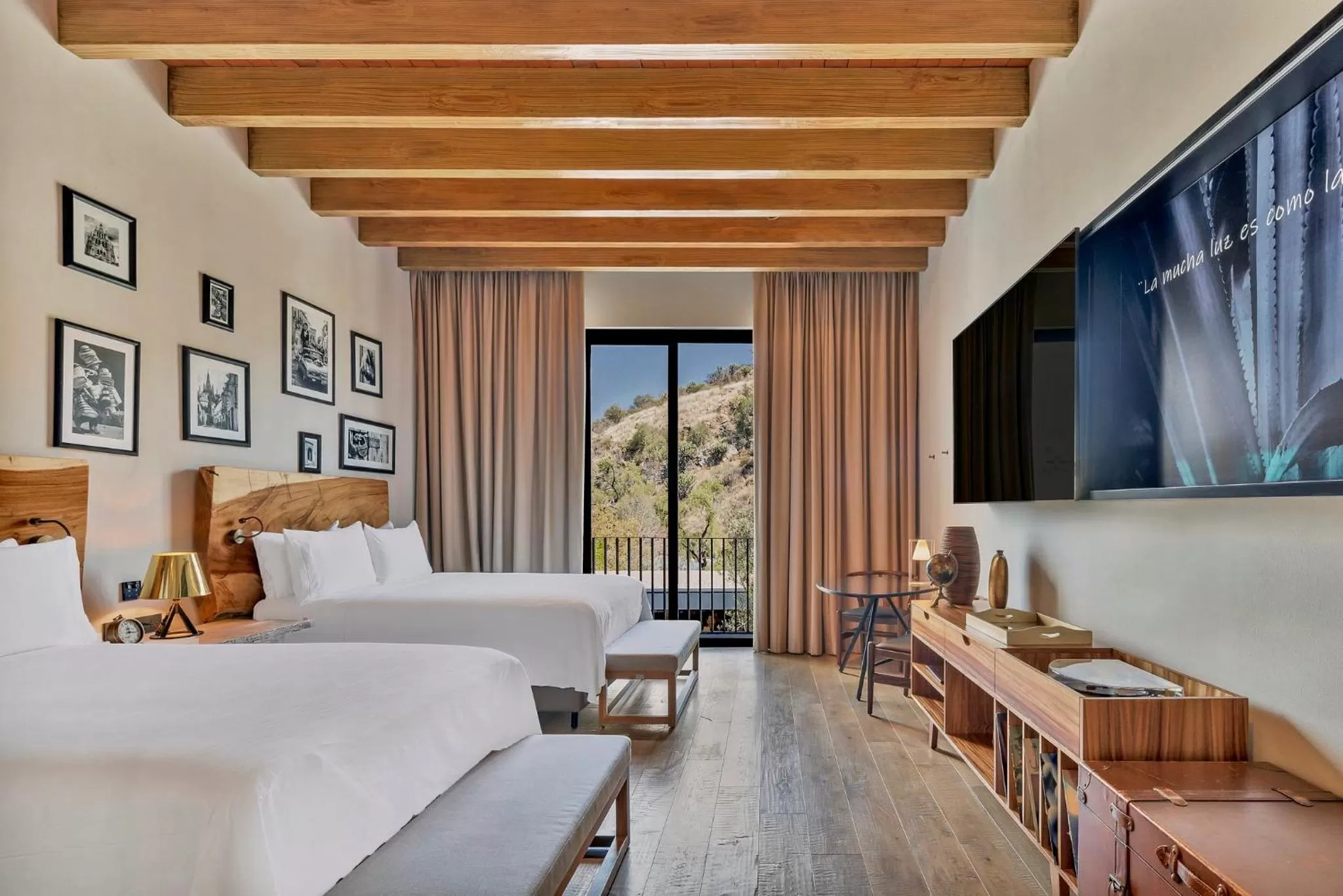 Photo of the whole room, Bed in Live Aqua San Miguel de Allende