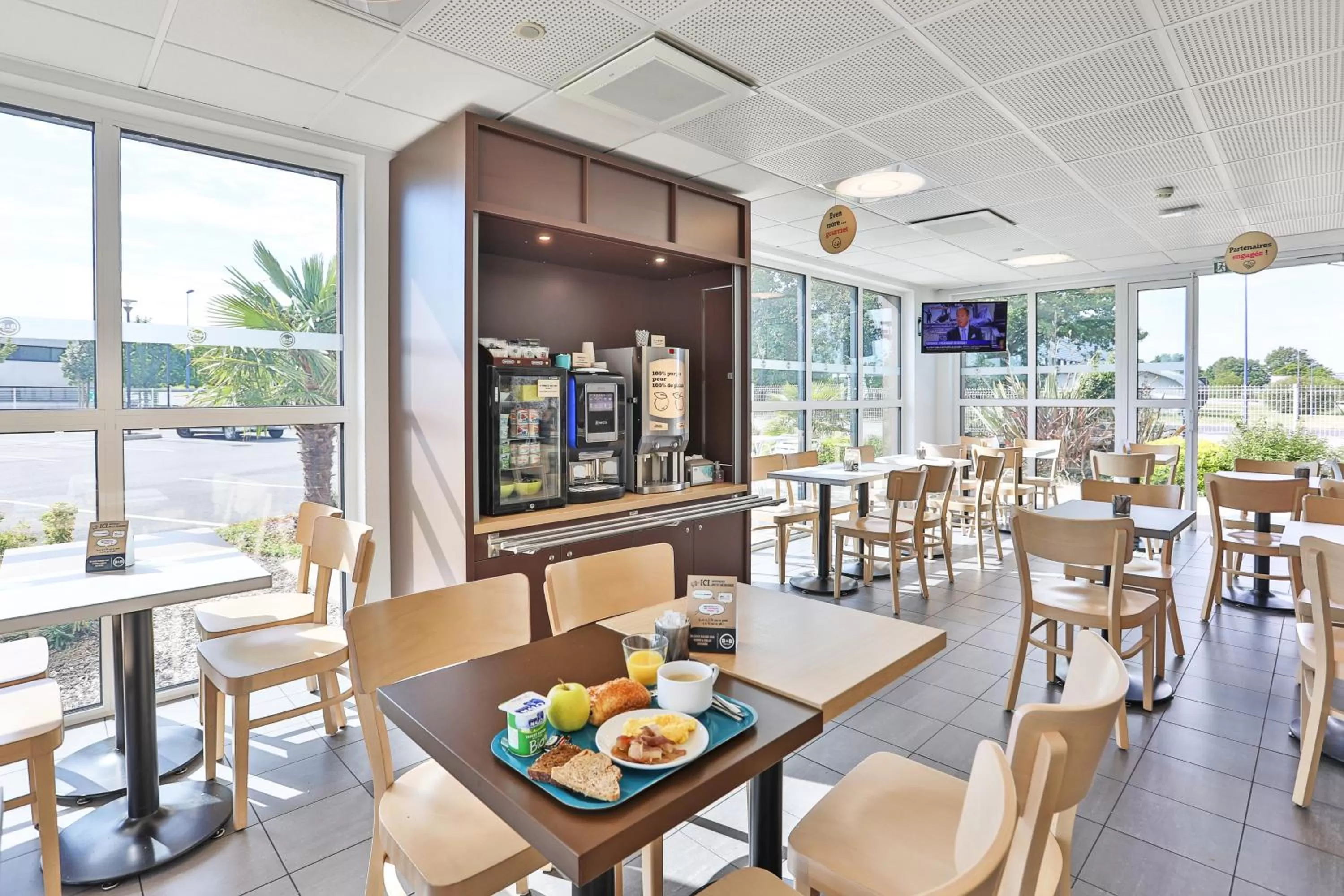 Buffet breakfast in B&B HOTEL La Roche-sur-Yon