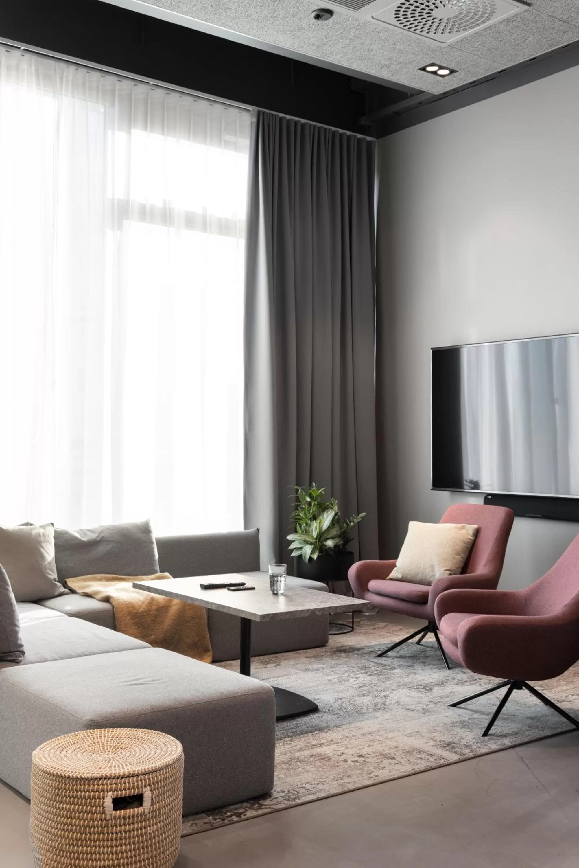 Communal lounge/ TV room in Noli Myyrmäki