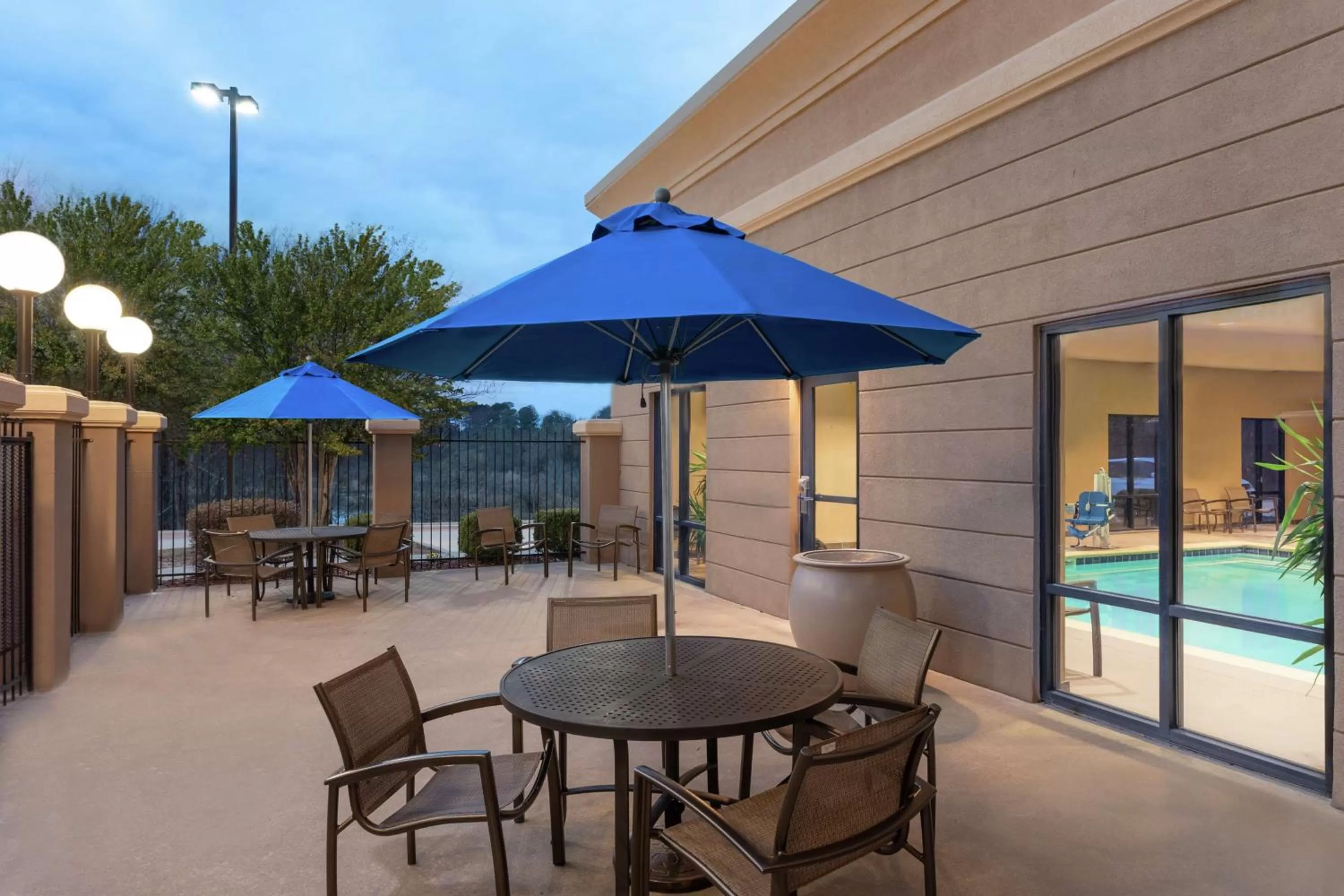 Patio in Hampton Inn & Suites Pine Bluff
