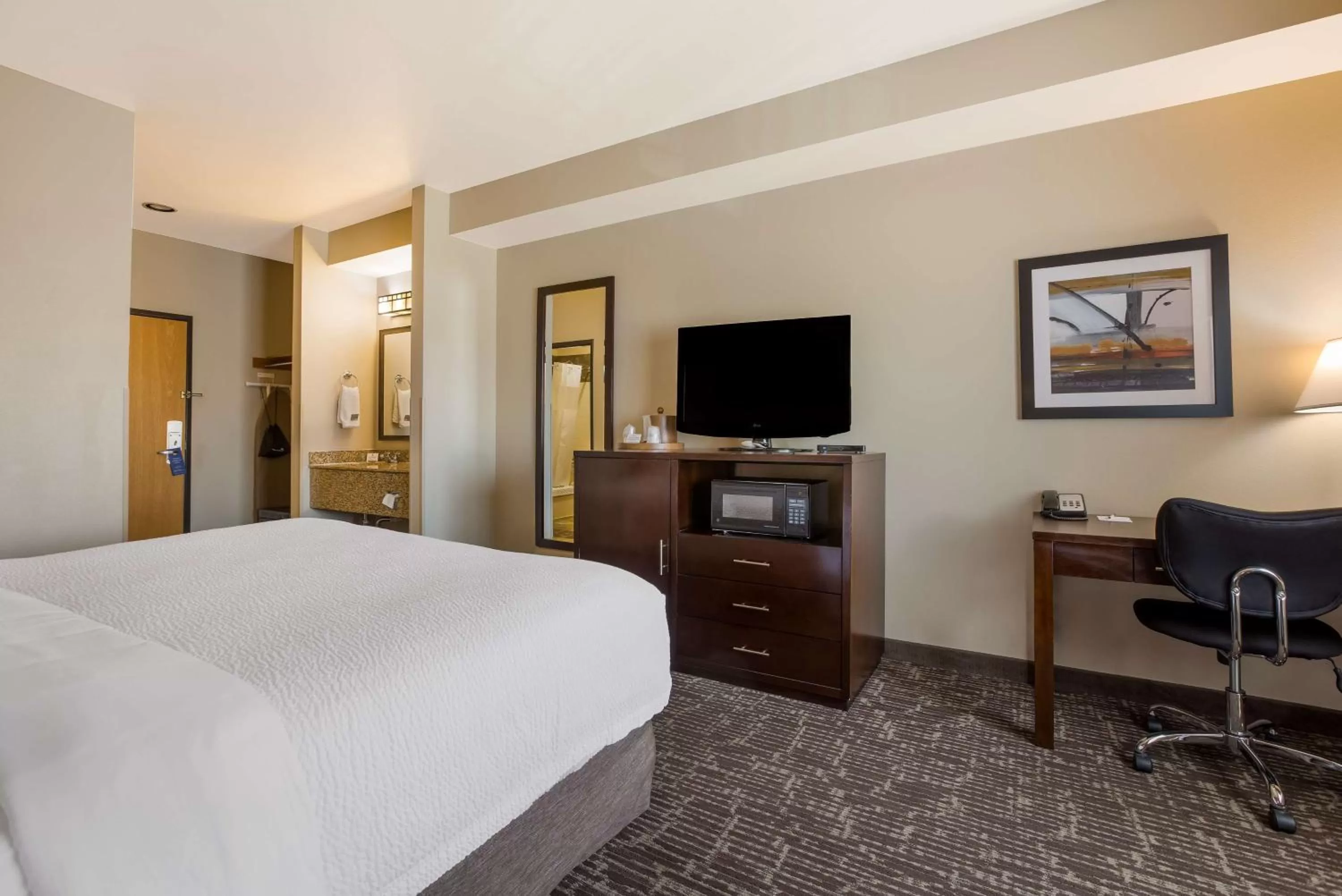 Photo of the whole room, Bed in Best Western Northwest Lodge