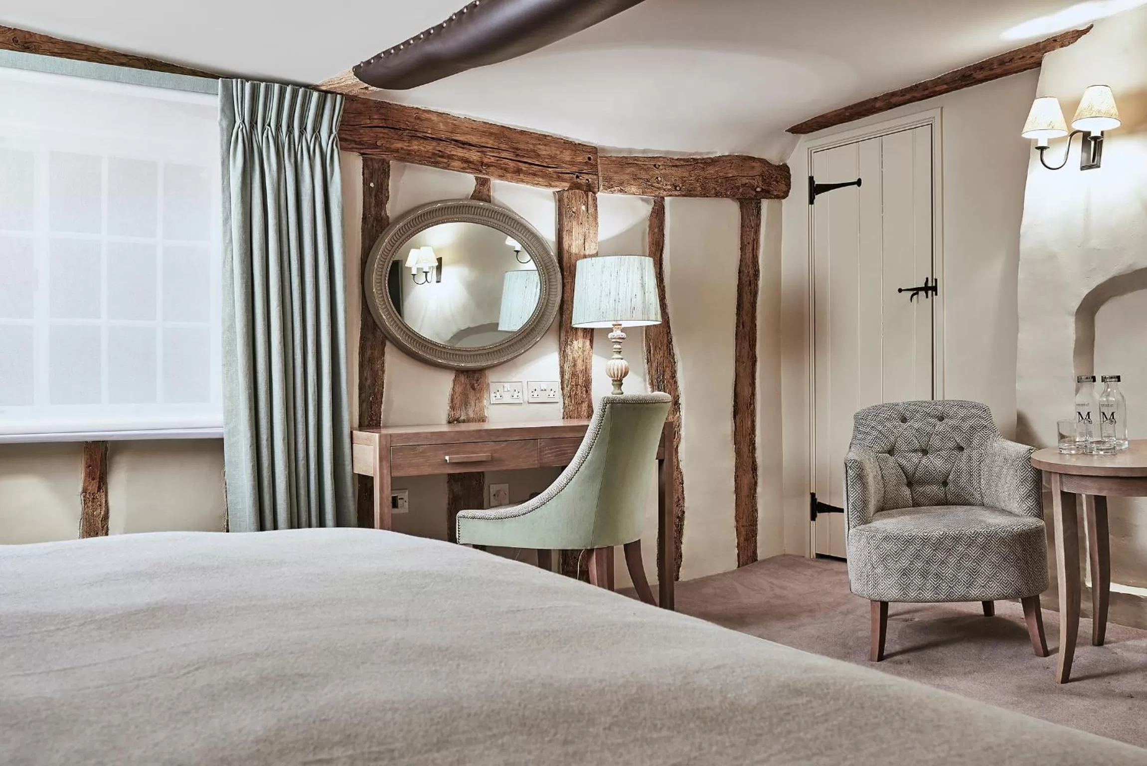 Seating area, Bed in Marquis Suffolk