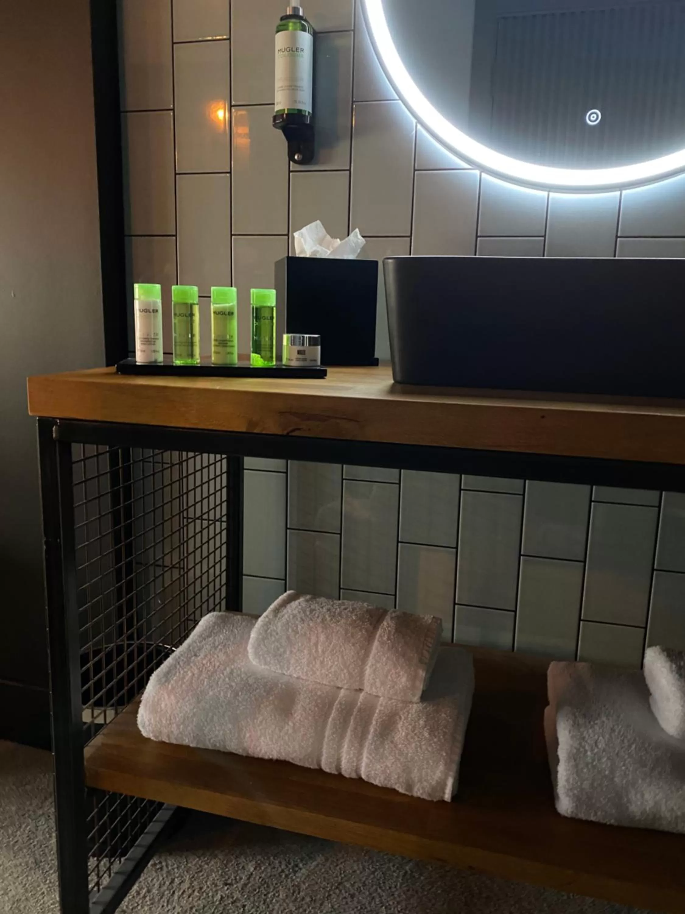 Bathroom, Bed in The Baltic Hotel