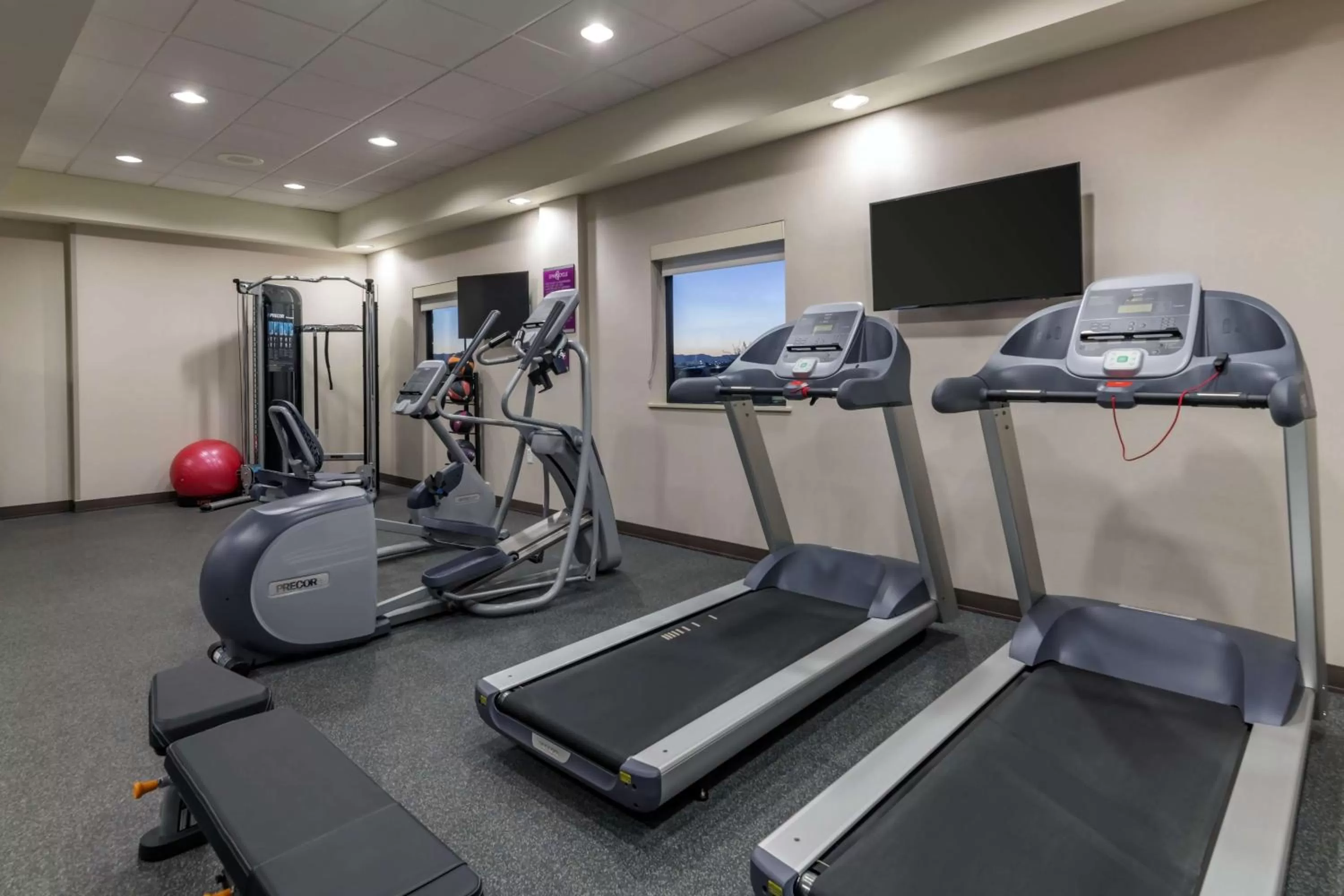 Fitness centre/facilities in Home2 Suites by Hilton Kingman