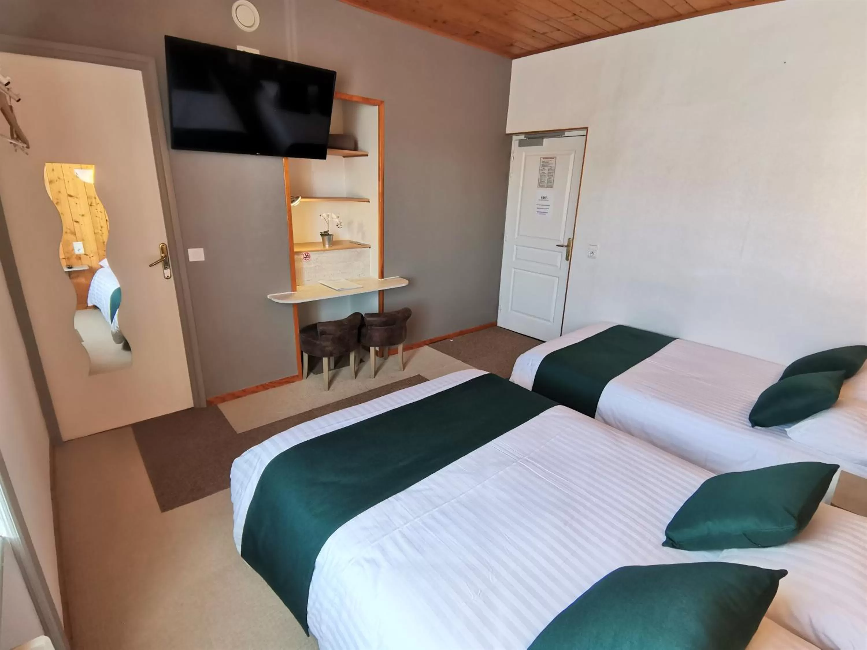 Bed in Hotel Les Montagnards