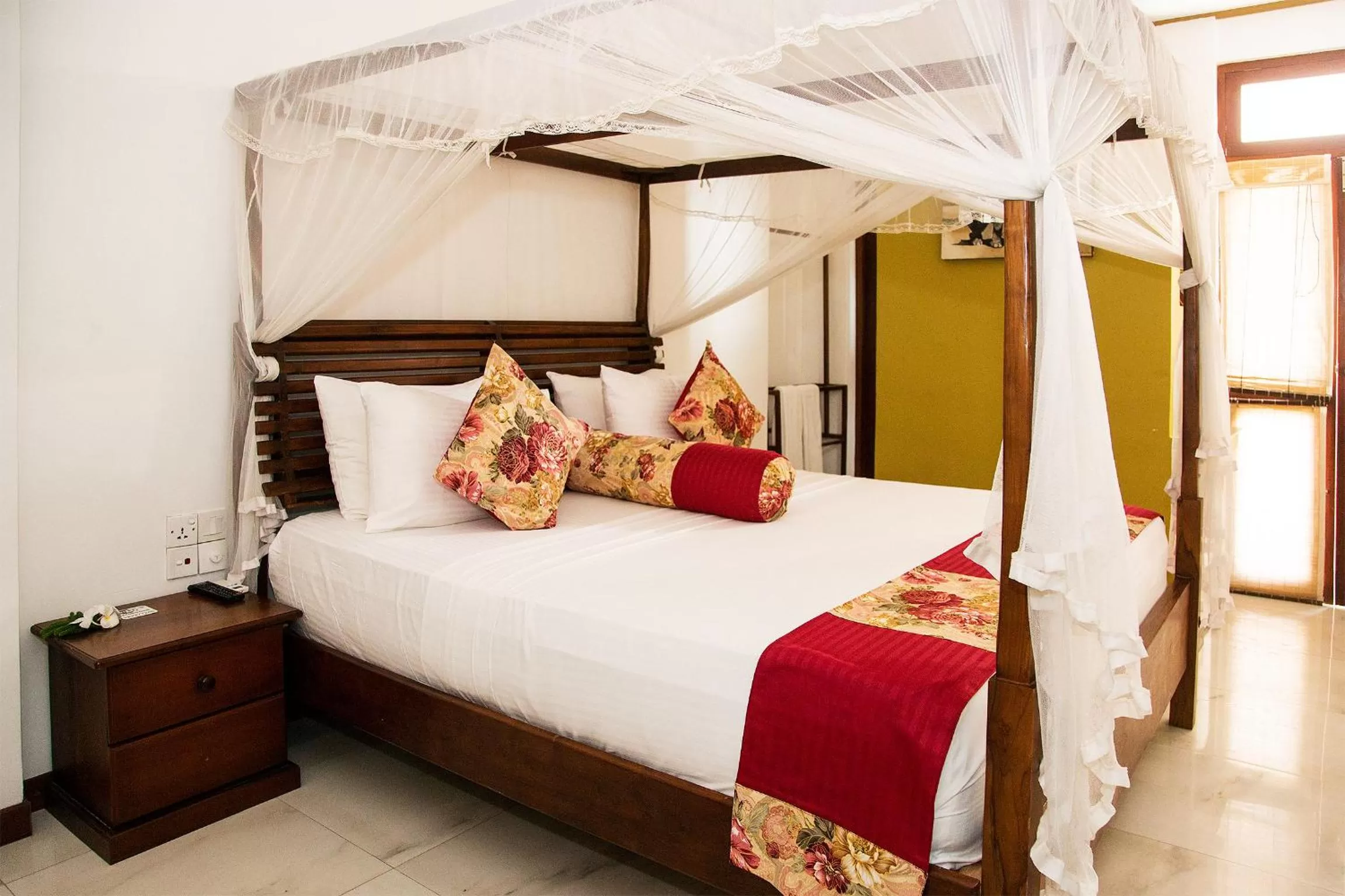 Photo of the whole room, Bed in Suriya Arana