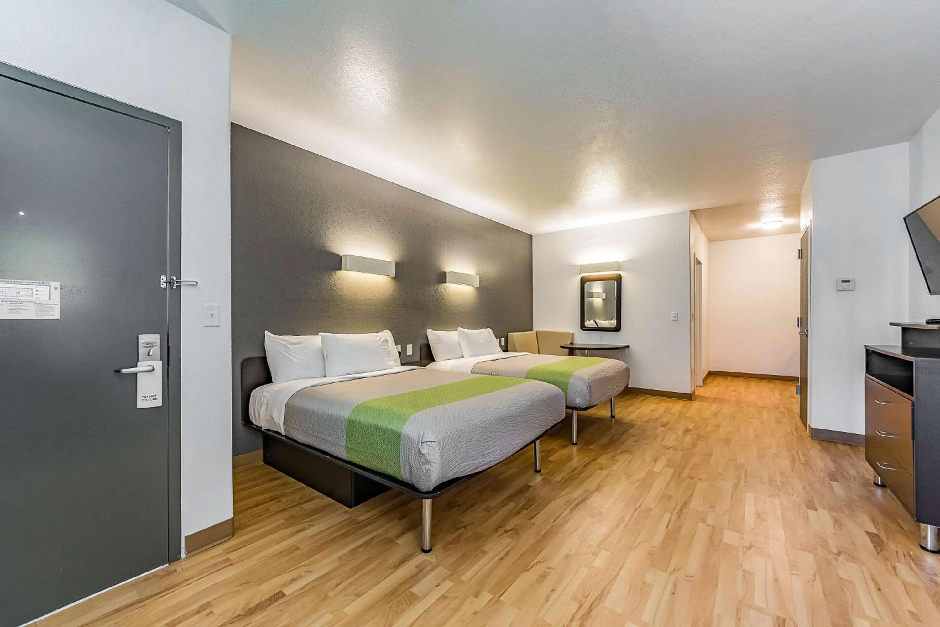 TV and multimedia, Bed in Studio 6 New Braunfels, Tx