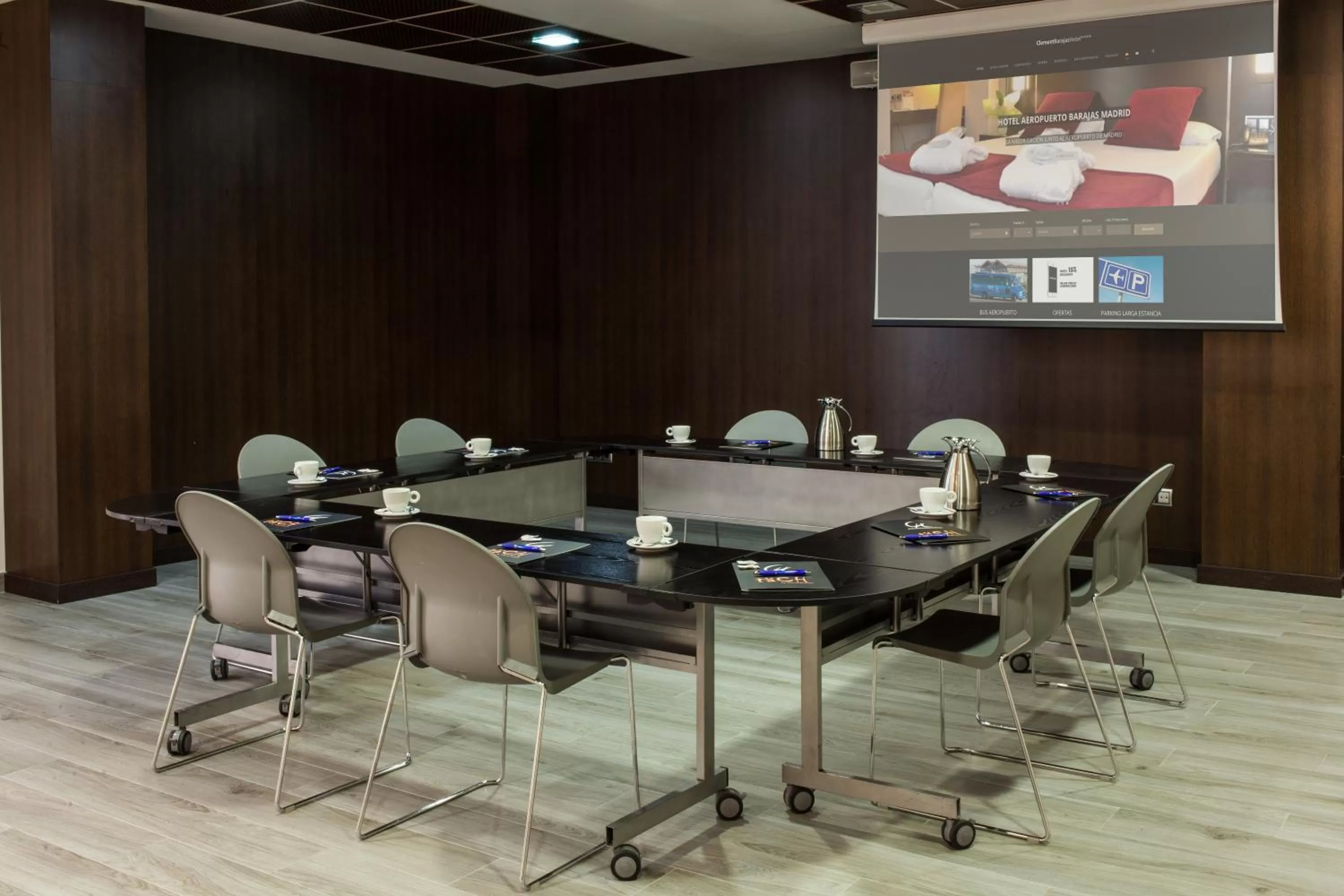 Meeting/conference room in Clement Barajas