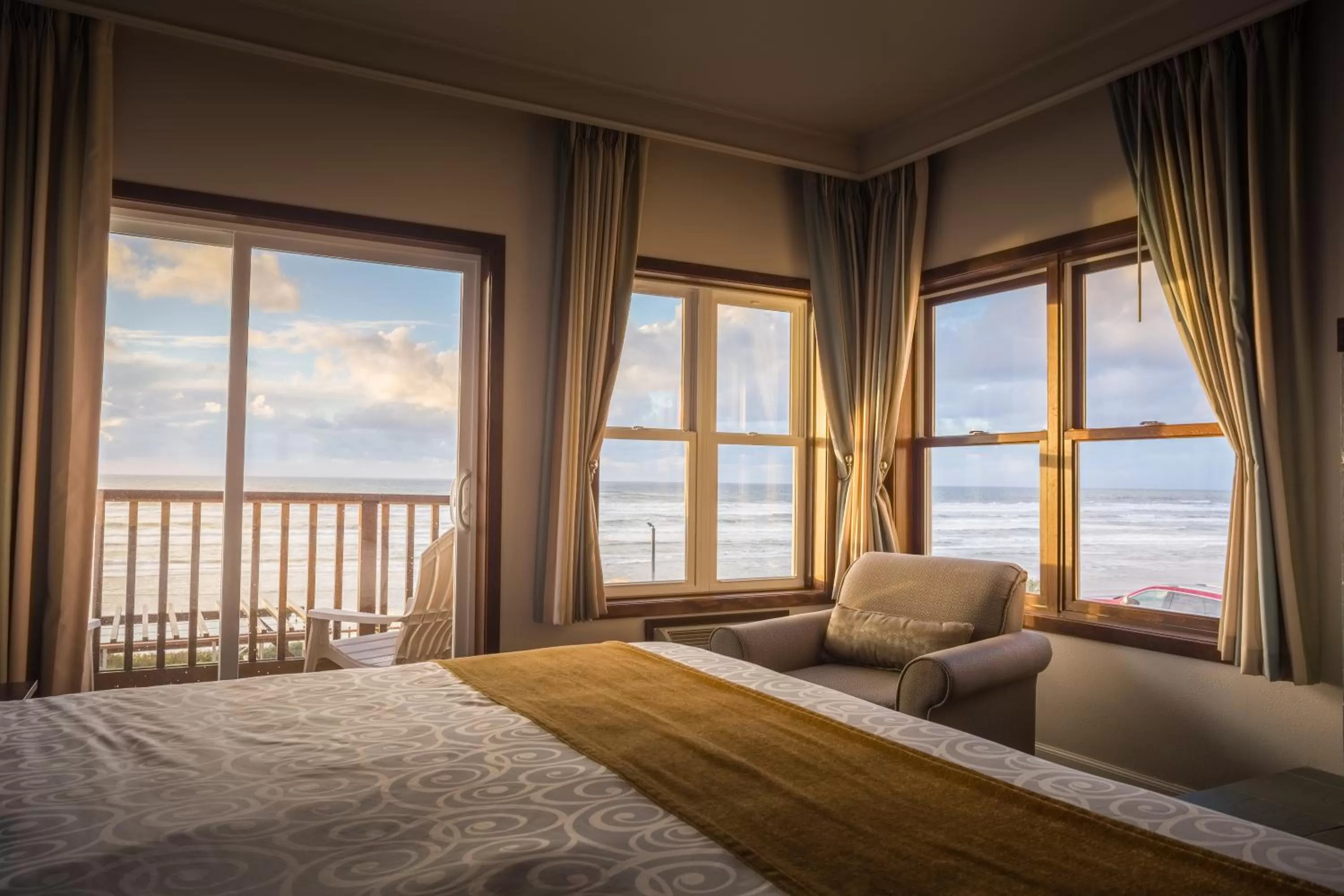 Bed in Inn at Nye Beach