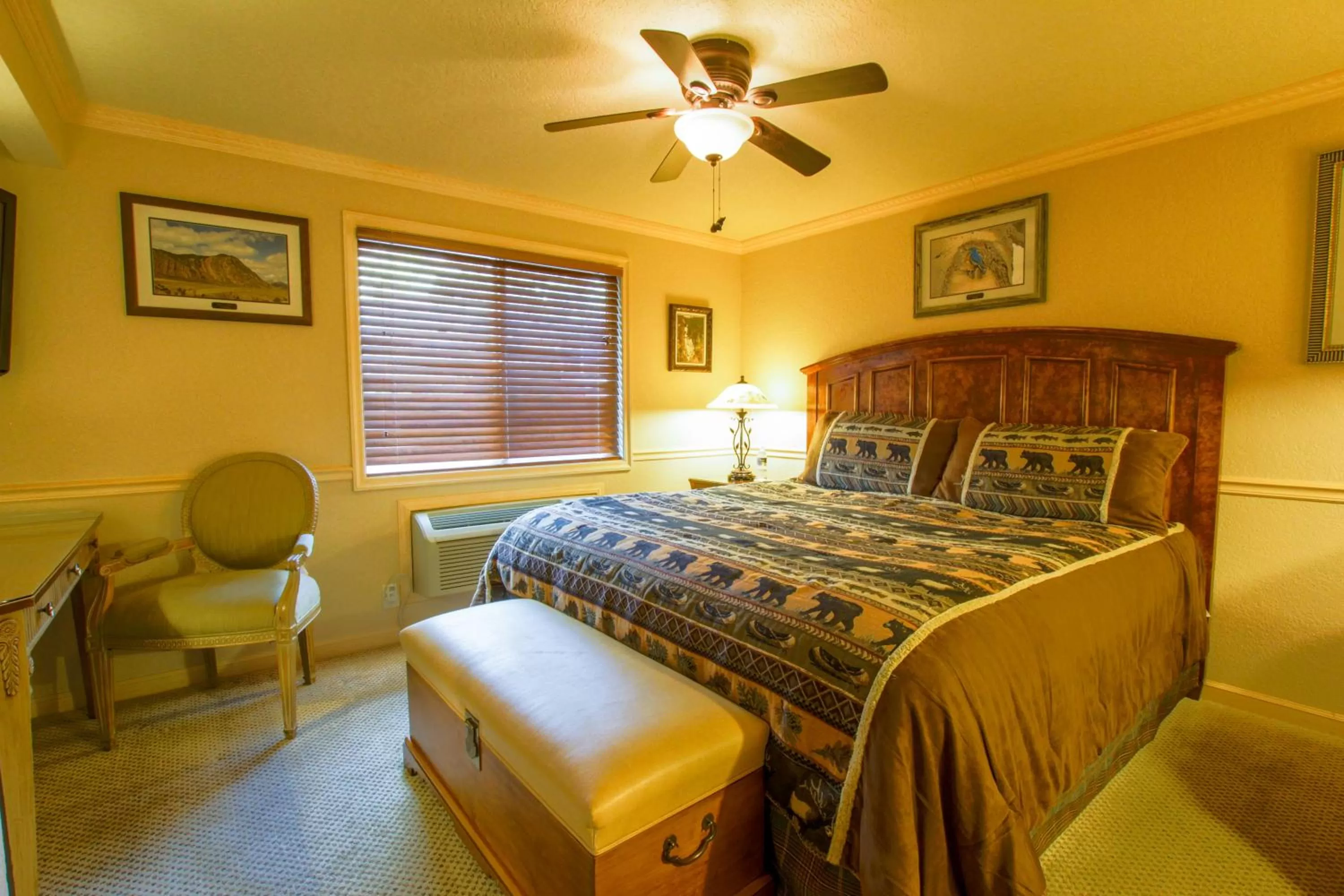 One-Bedroom Suite in Yellowstone Gateway Inn