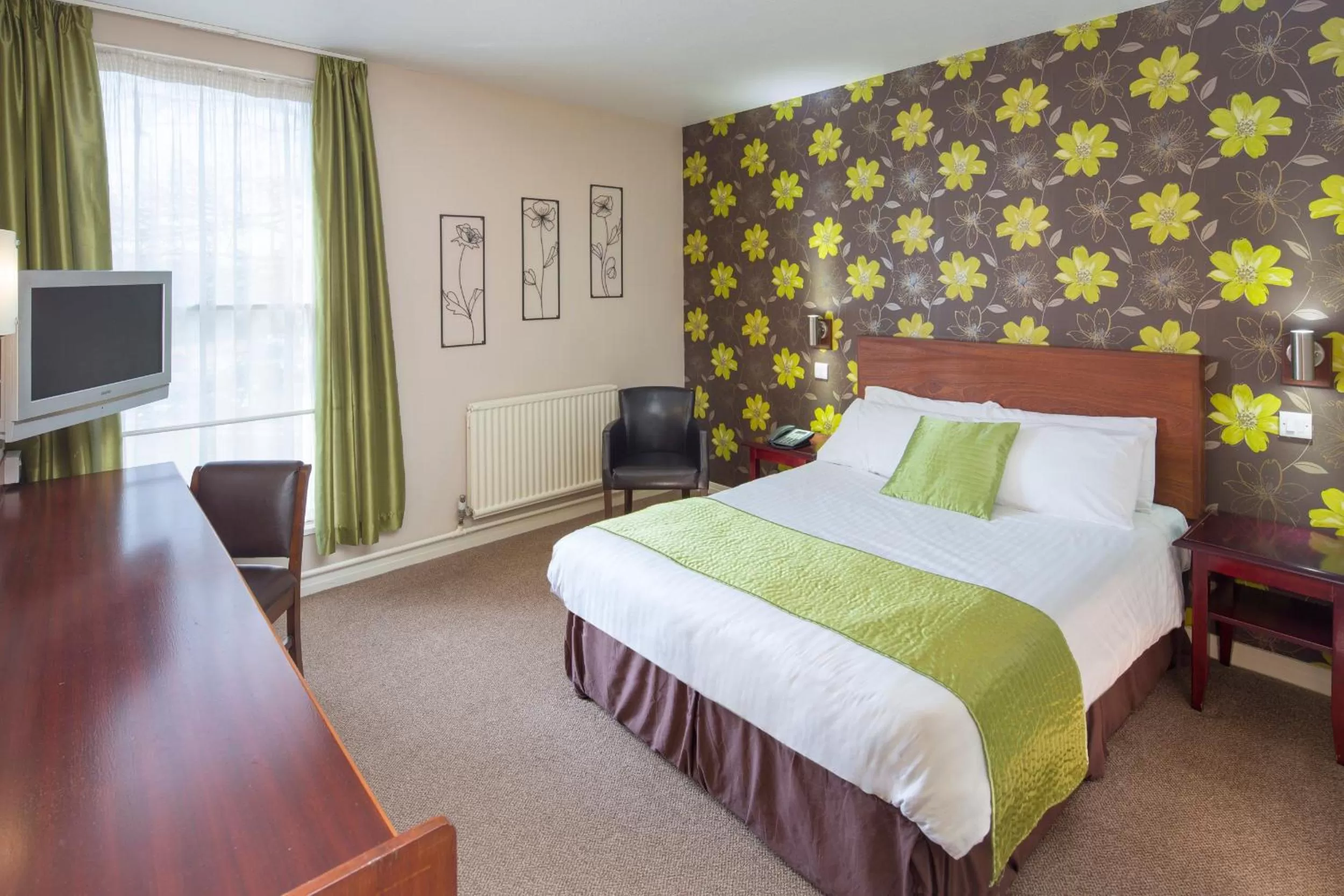 Bedroom, Bed in St James Hotel