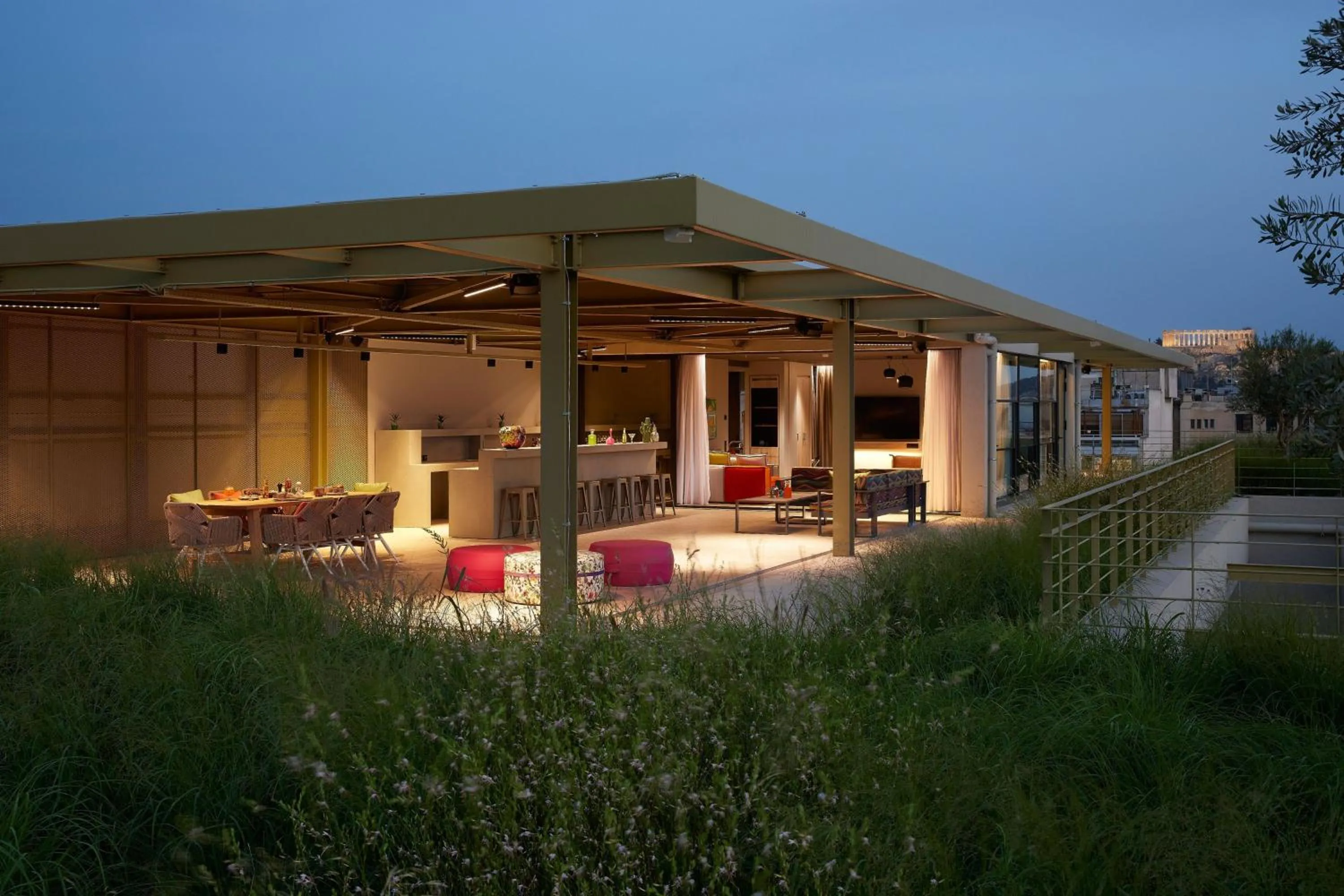 Photo of the whole room in Moxy Athens City