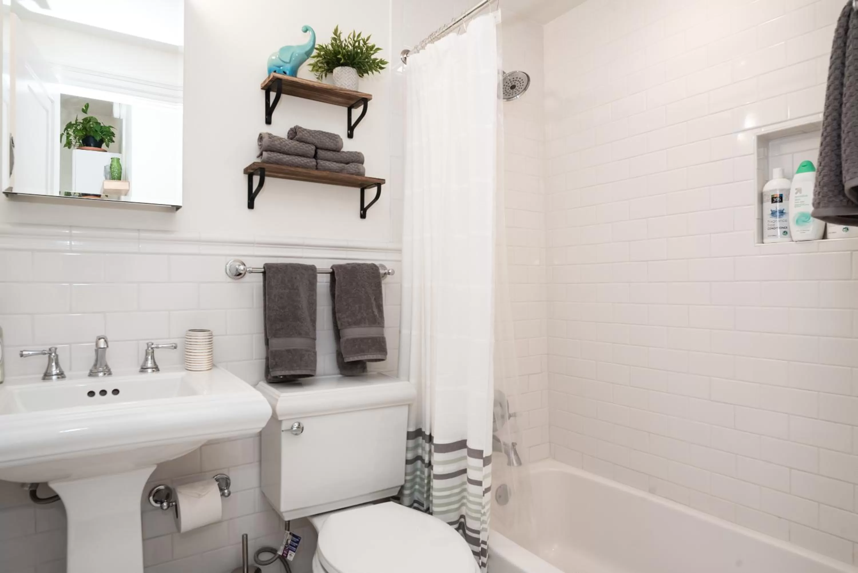 Shower in Tropicals of Palm Beach