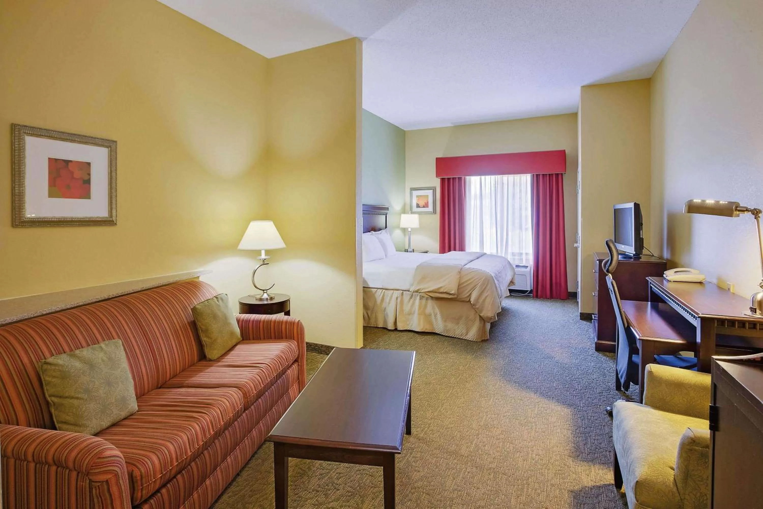 Photo of the whole room, Bed in La Quinta by Wyndham Richmond - Kings Dominion