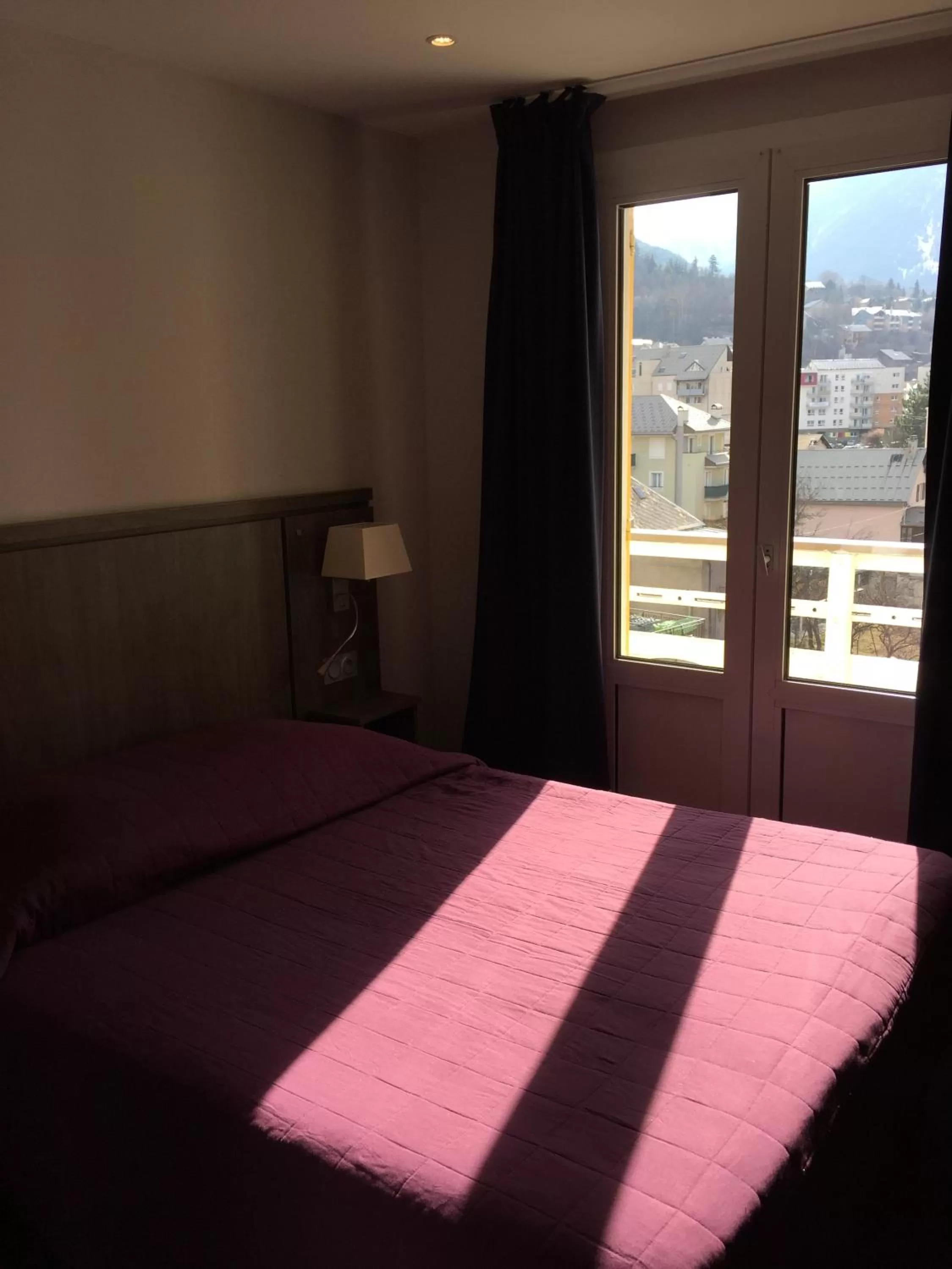 Bedroom, Bed in Hôtel Mont-Brison