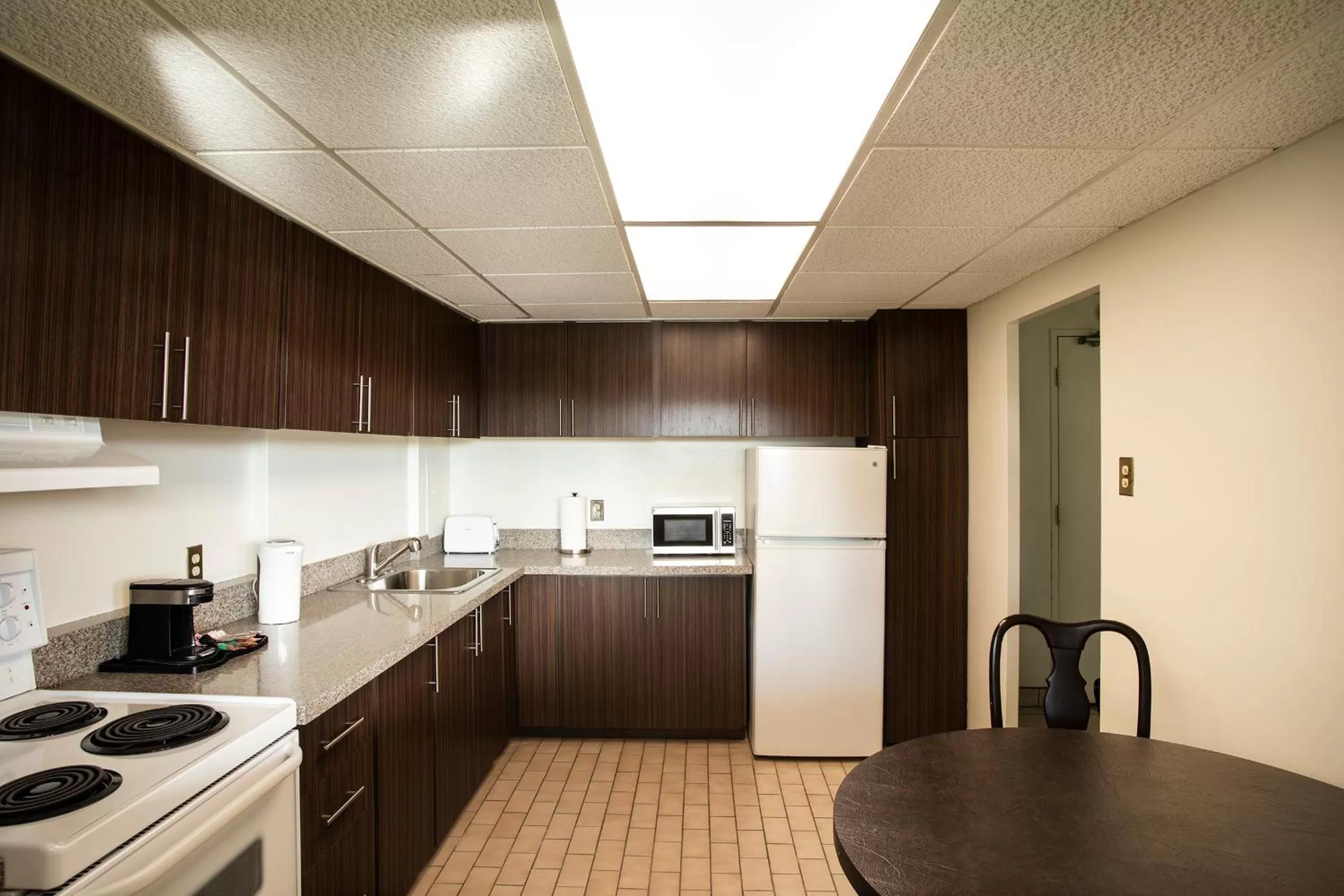 Kitchen or kitchenette in The Business Inn