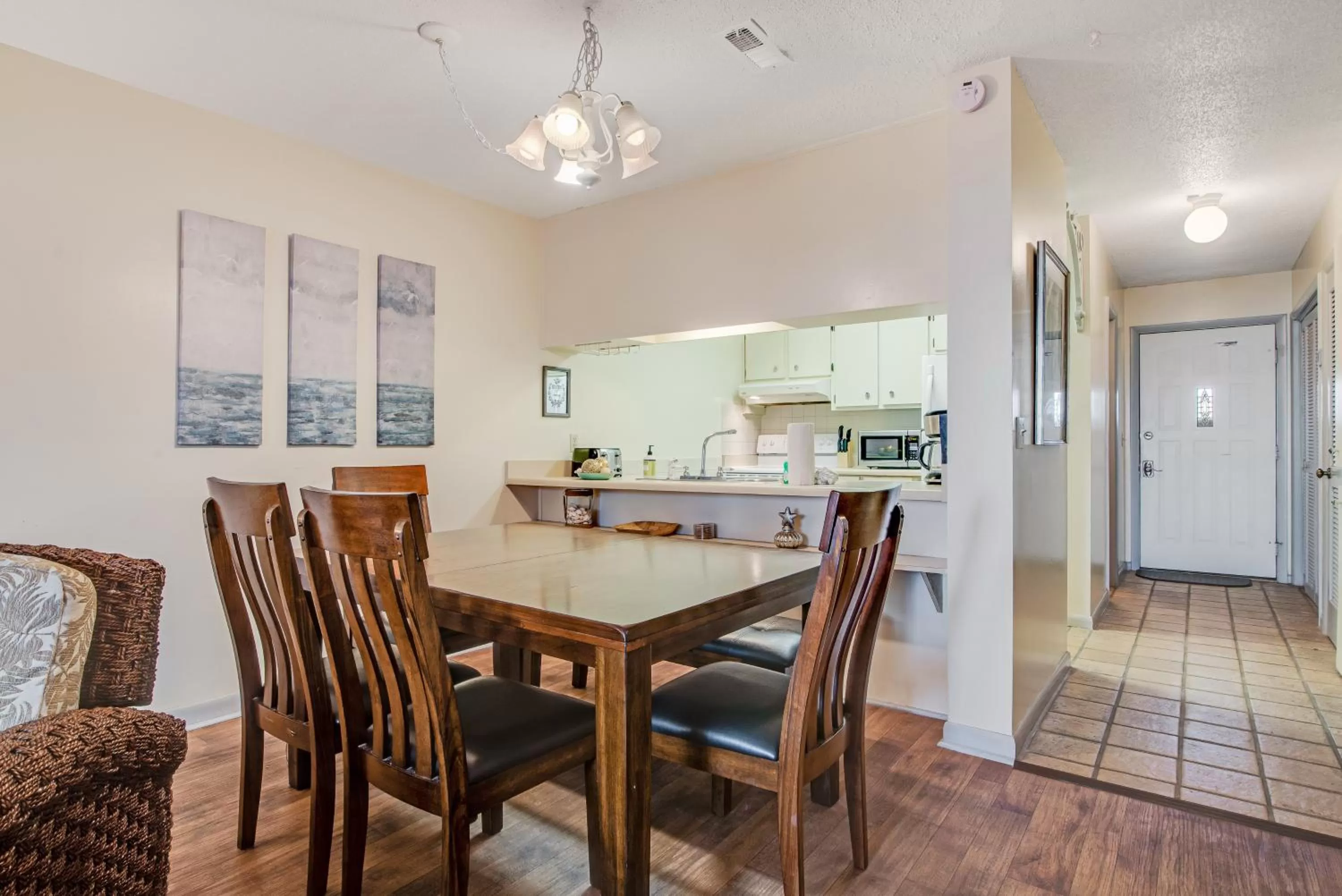Dining Area in Tarpon 10