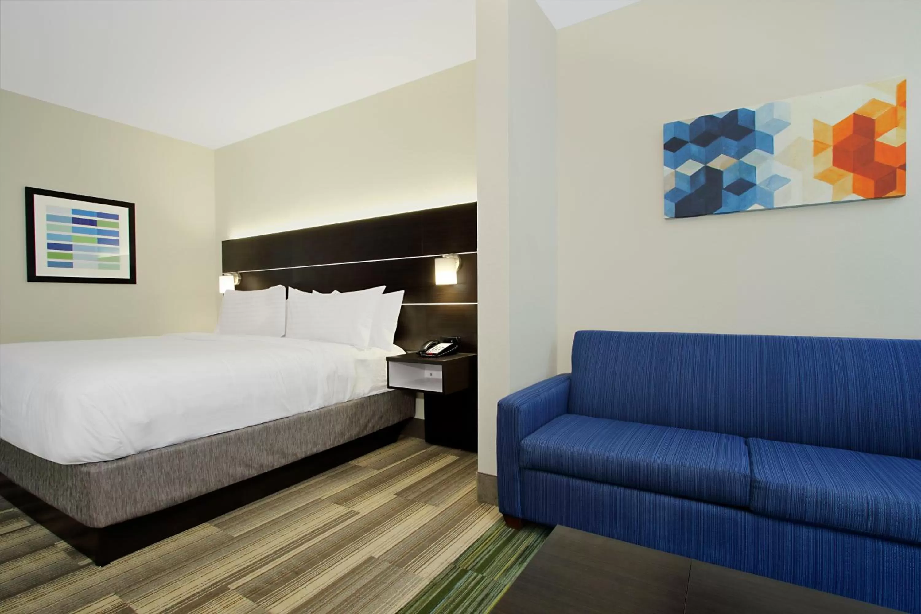 Photo of the whole room, Bed in Holiday Inn Express & Suites - Brookshire - Katy Freeway by IHG