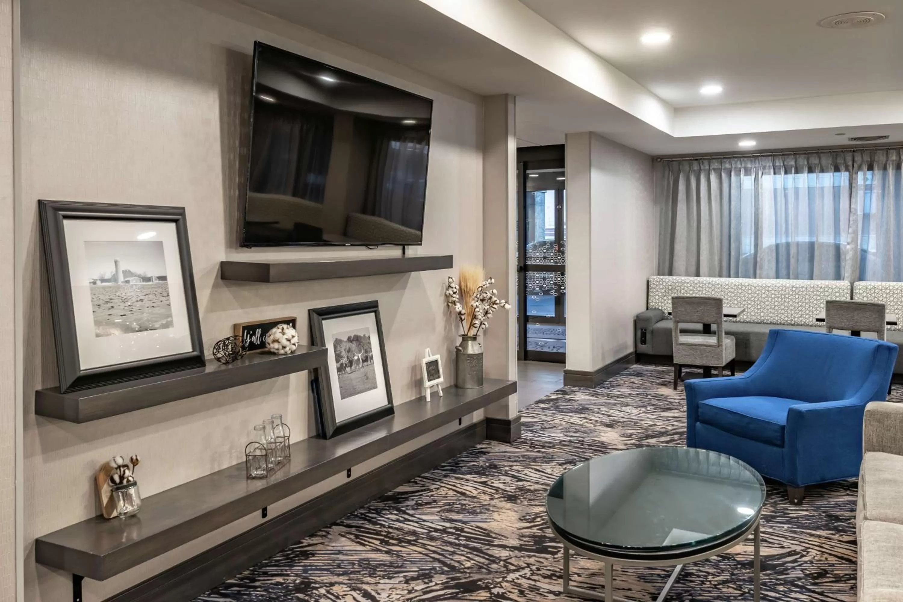 Lobby or reception in Hampton Inn Waco North