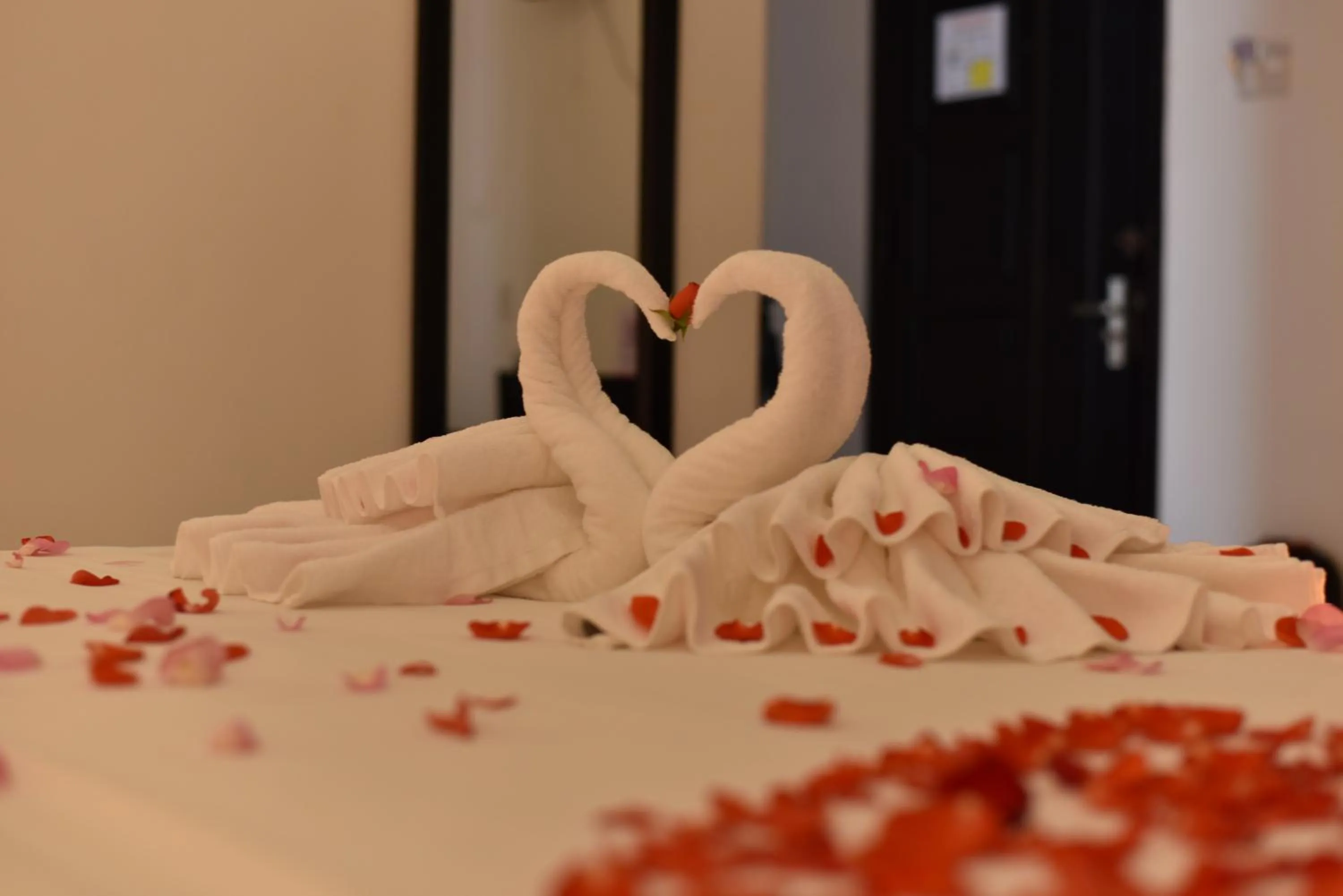 Bed in Flamingo Villa Homestay - Big Rooms with Balcony - Close to Hoi An Old Town 200m & Temple Bridge - Large Outside Pool for Sun Bathing