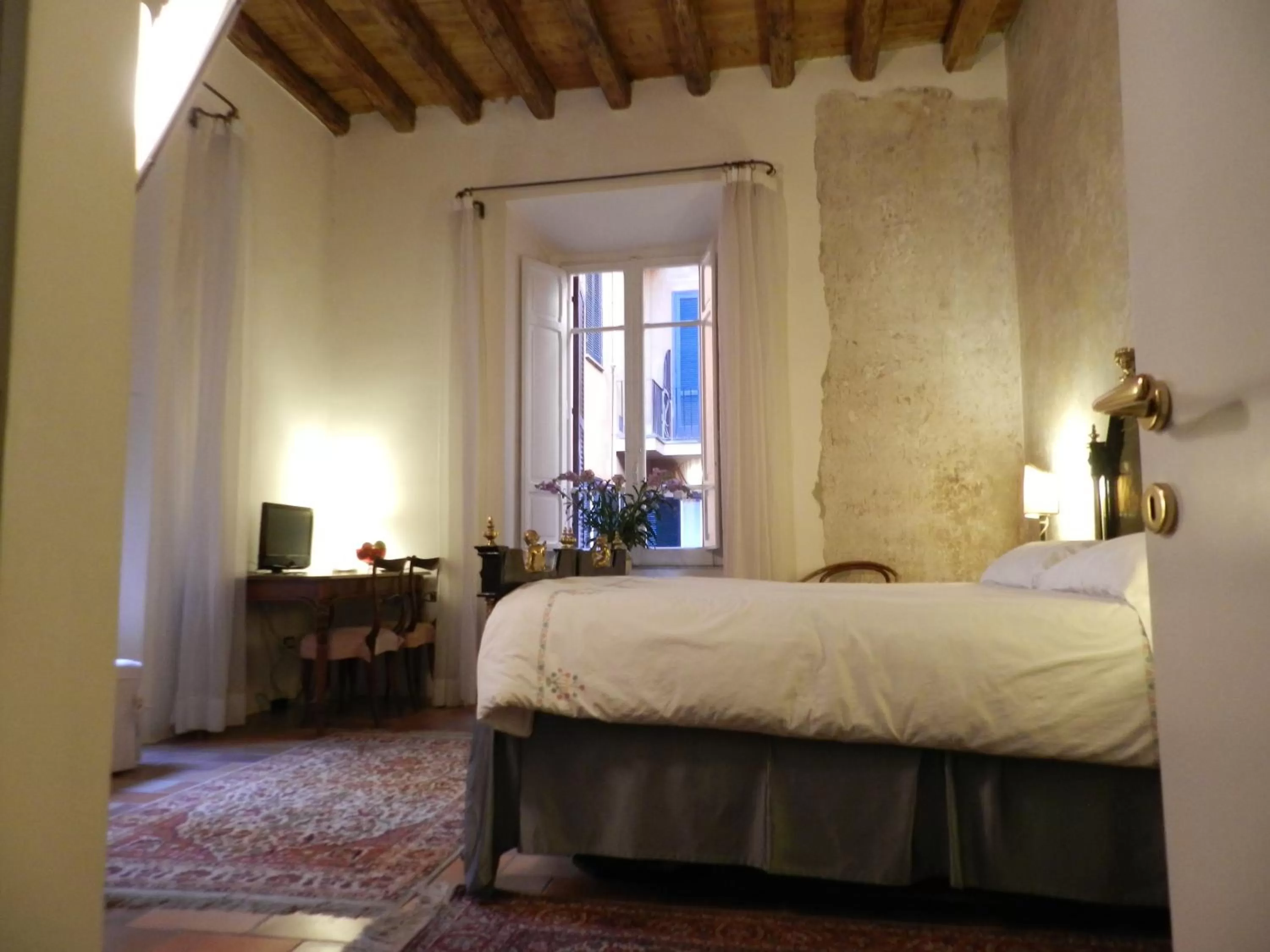 Day, Bed in Vicolo del Lupo Guesthouse