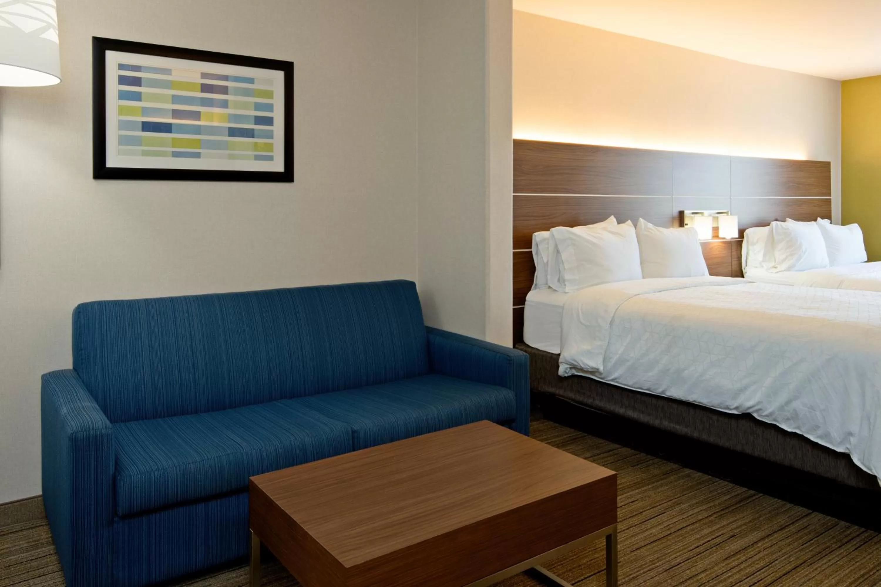 Photo of the whole room, Bed in Holiday Inn Express Fresno South by IHG