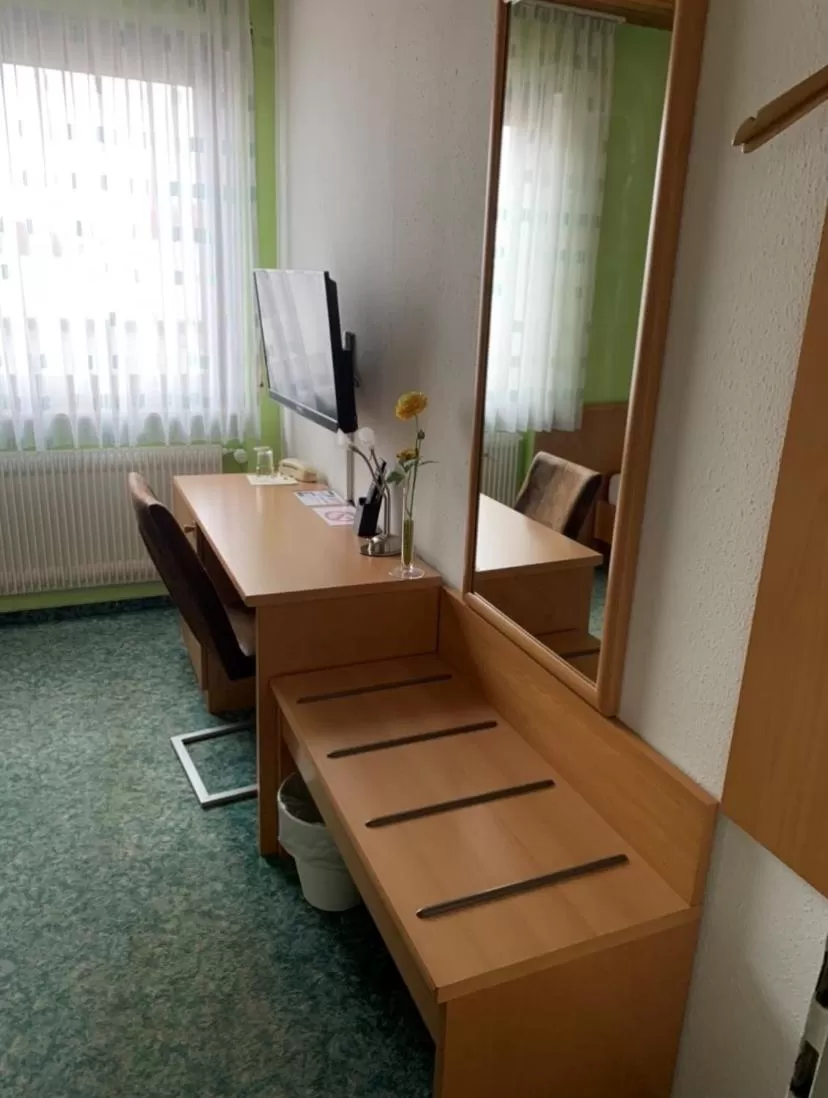 TV/Entertainment Center in Hotel Deutsches Haus Lampertheim