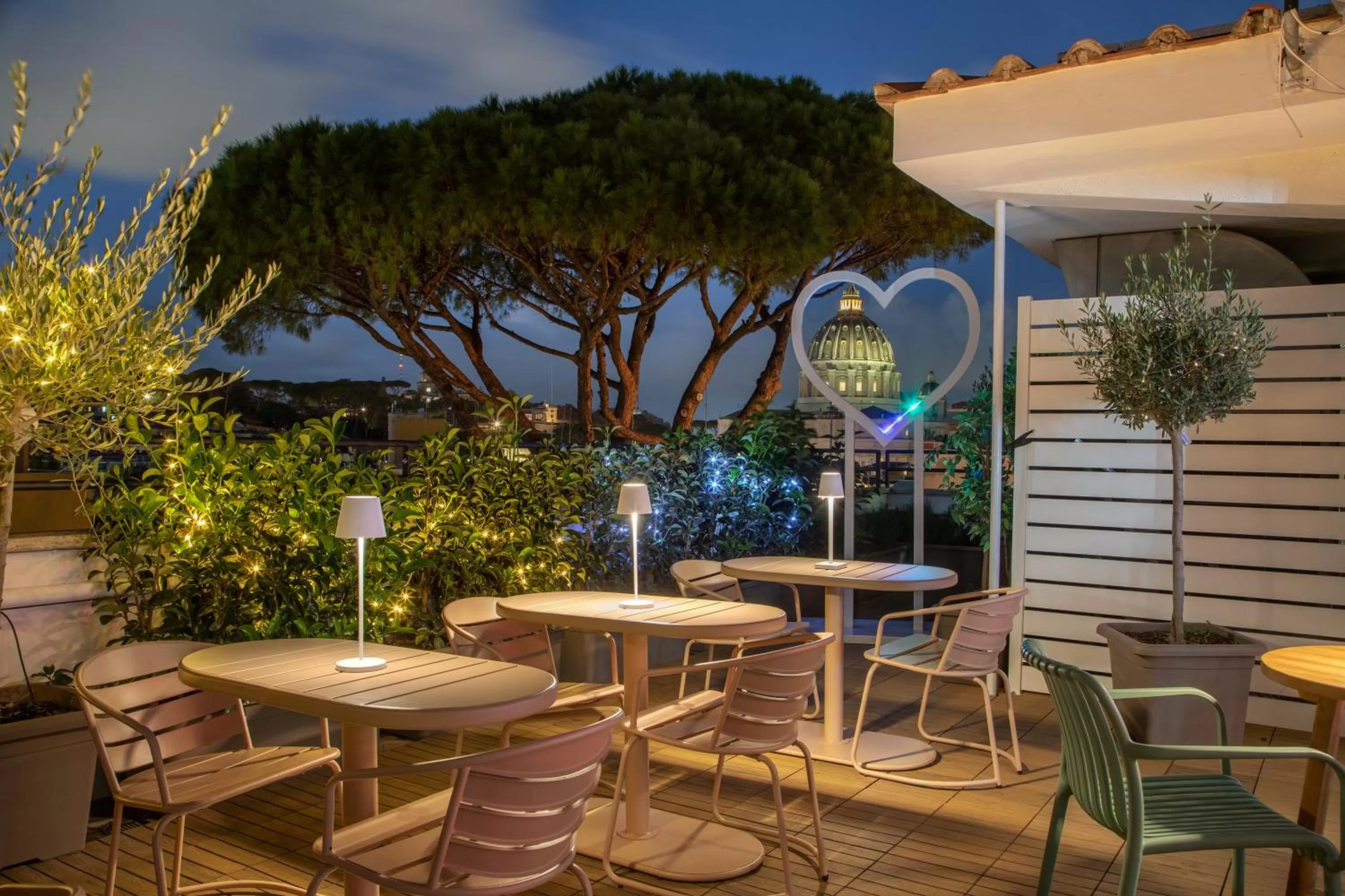 Restaurant/places to eat in Fragrance Hotel St. Peter