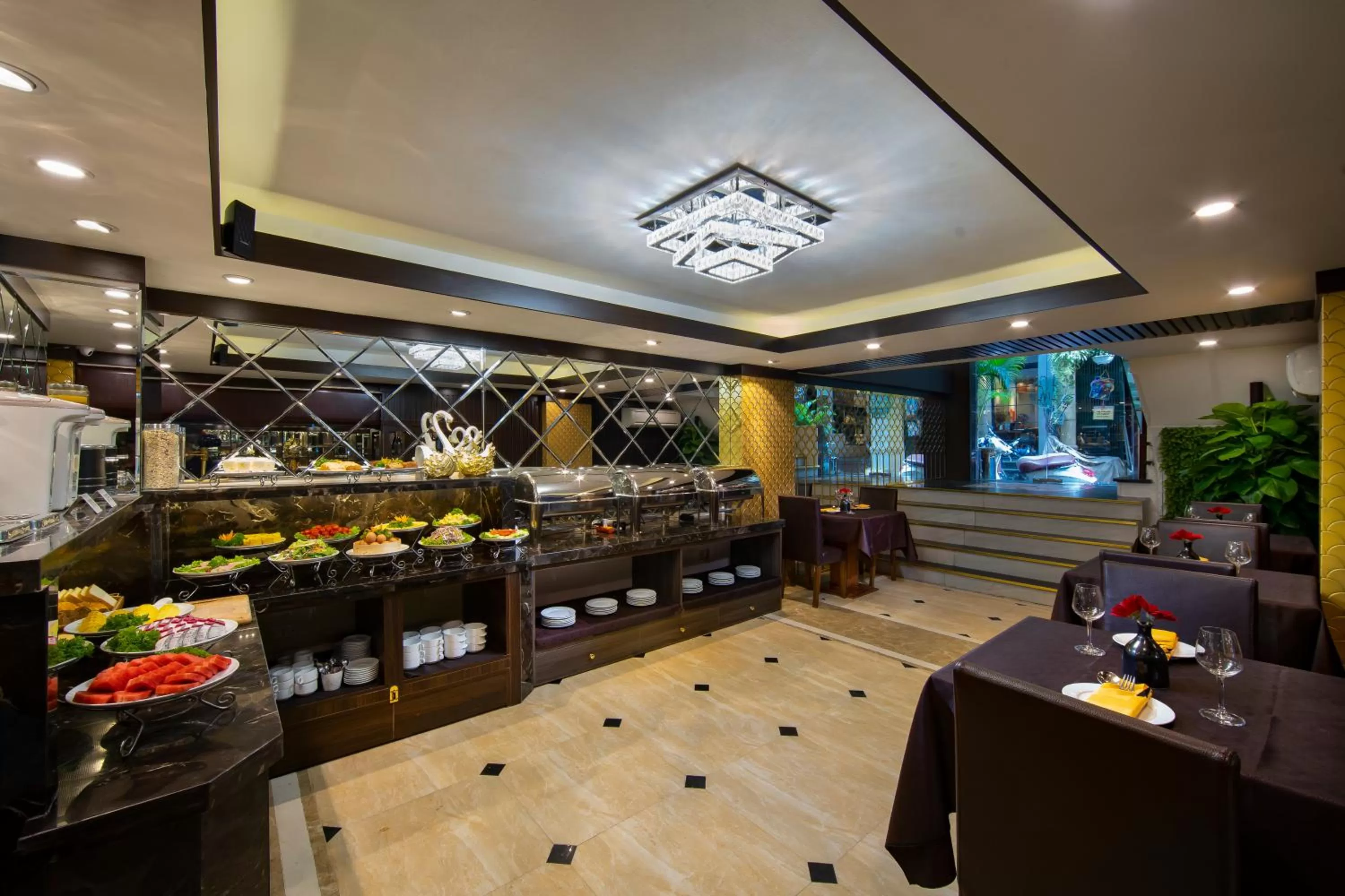 Restaurant/places to eat in Splendid Star Grand Hotel and Spa