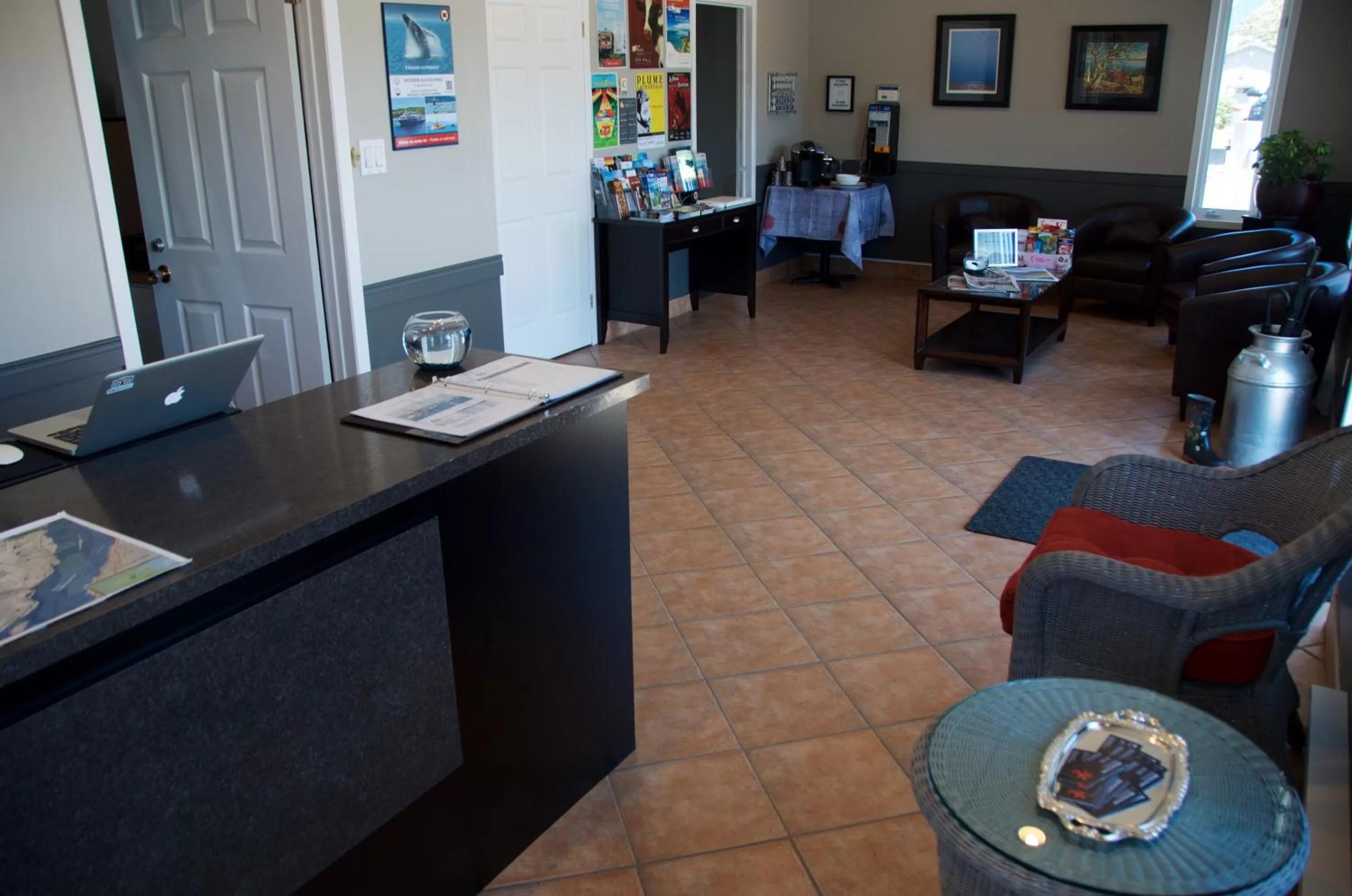 Lobby or reception in Motel Des Cascades