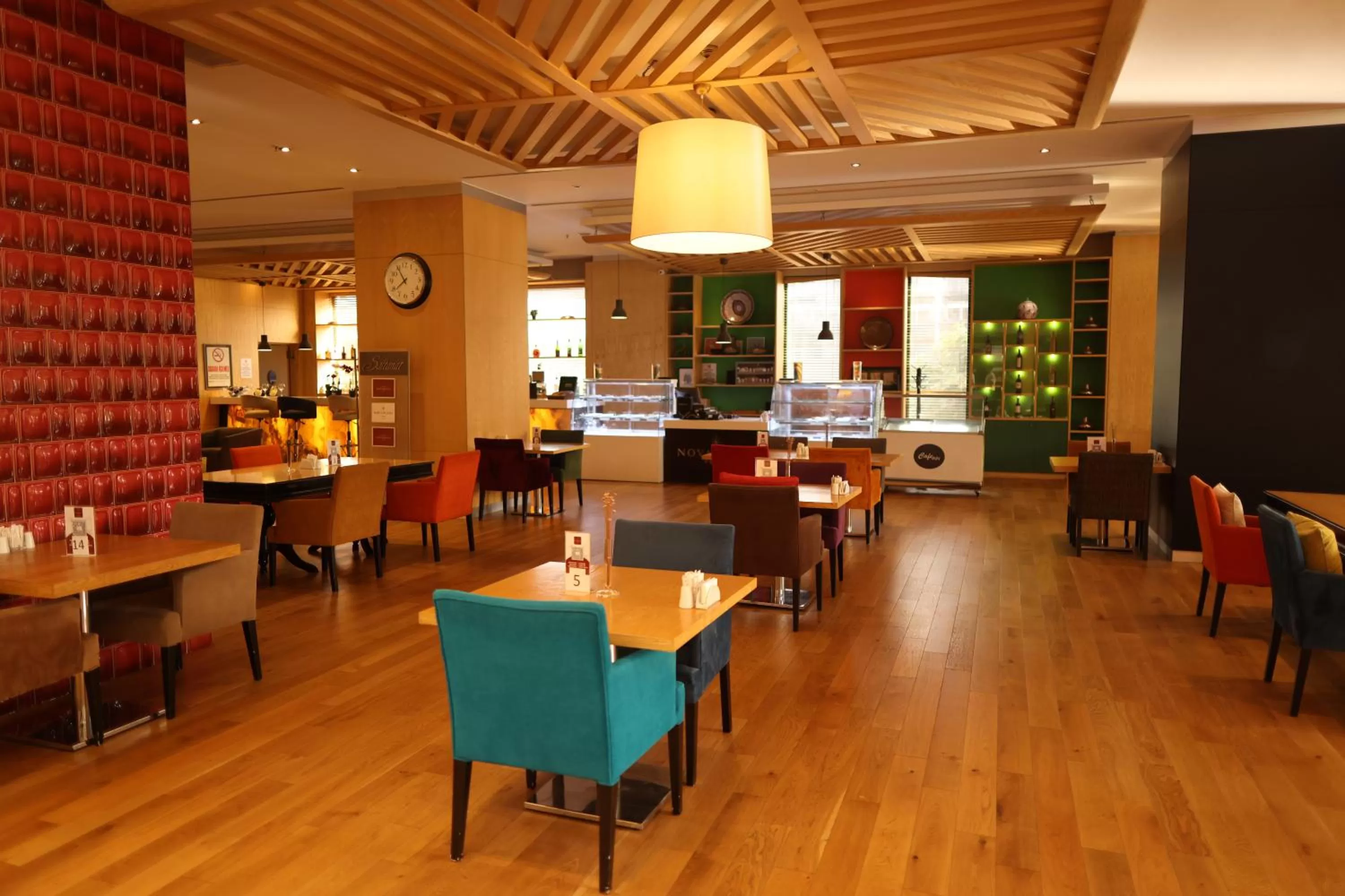 Restaurant/Places to Eat in Nova Plaza Prime Hotel