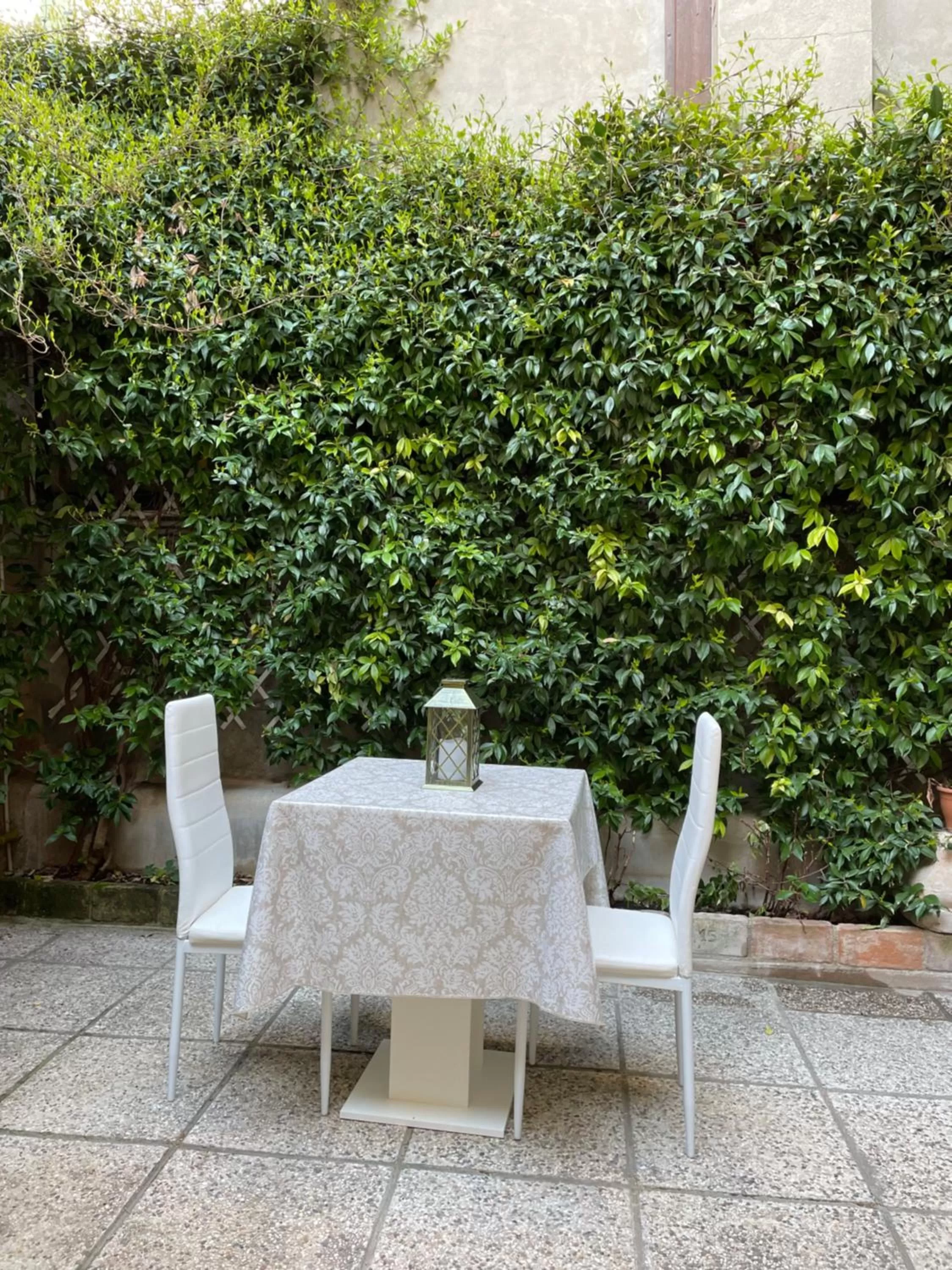 Patio in Hotel Apostoli Garden
