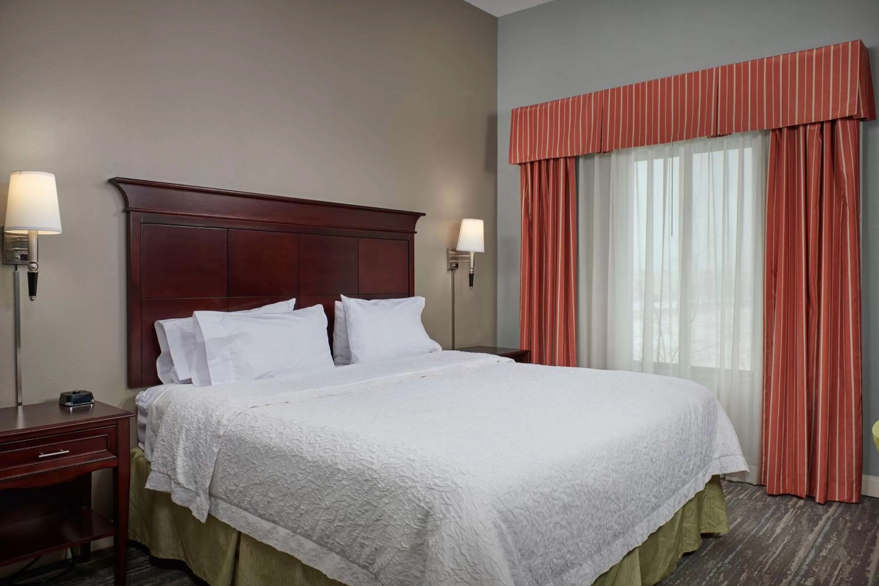 Bed in Hampton Inn & Suites Denver/Highlands Ranch