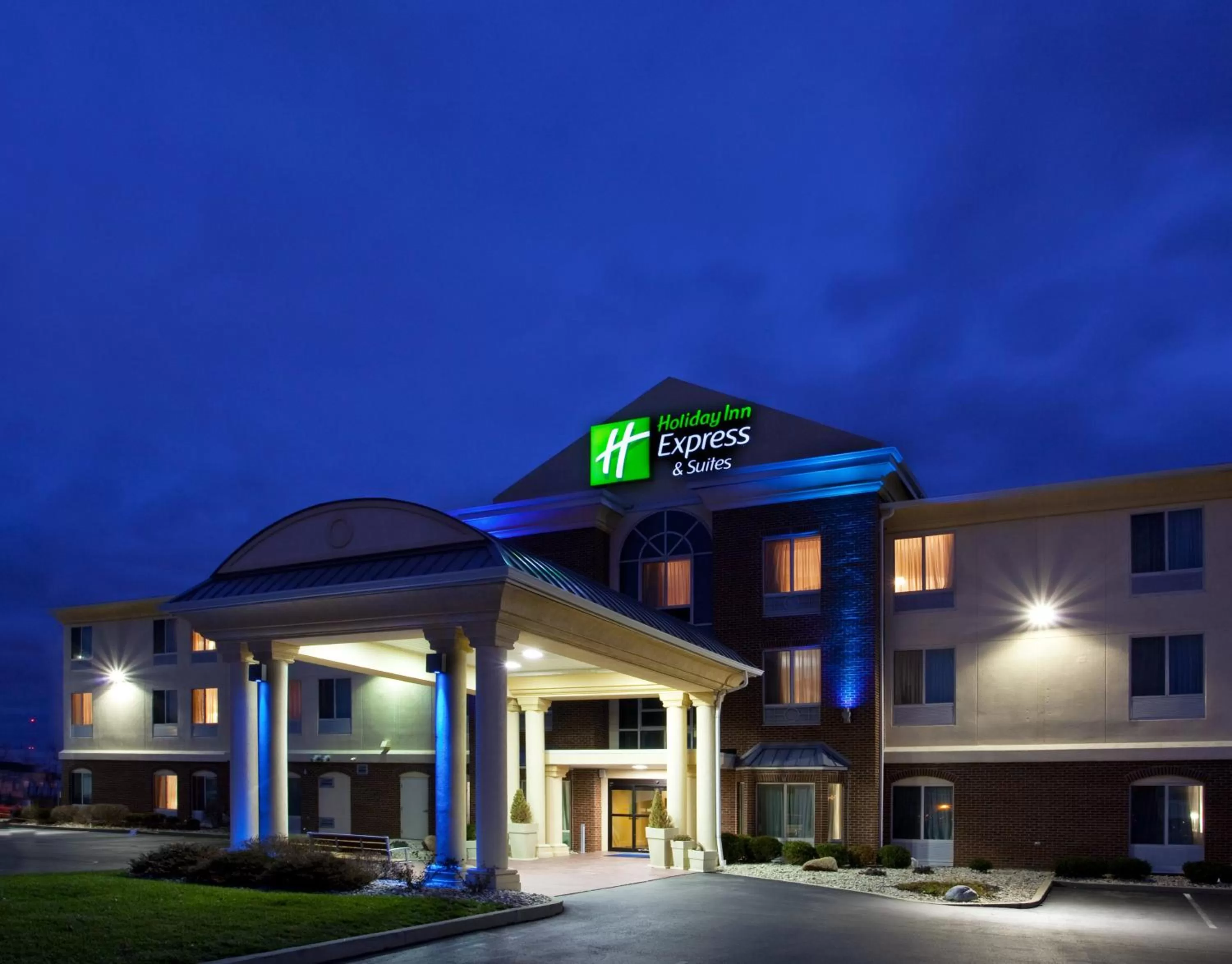 Property building in Holiday Inn Express Hotel & Suites Cincinnati-Blue Ash by IHG