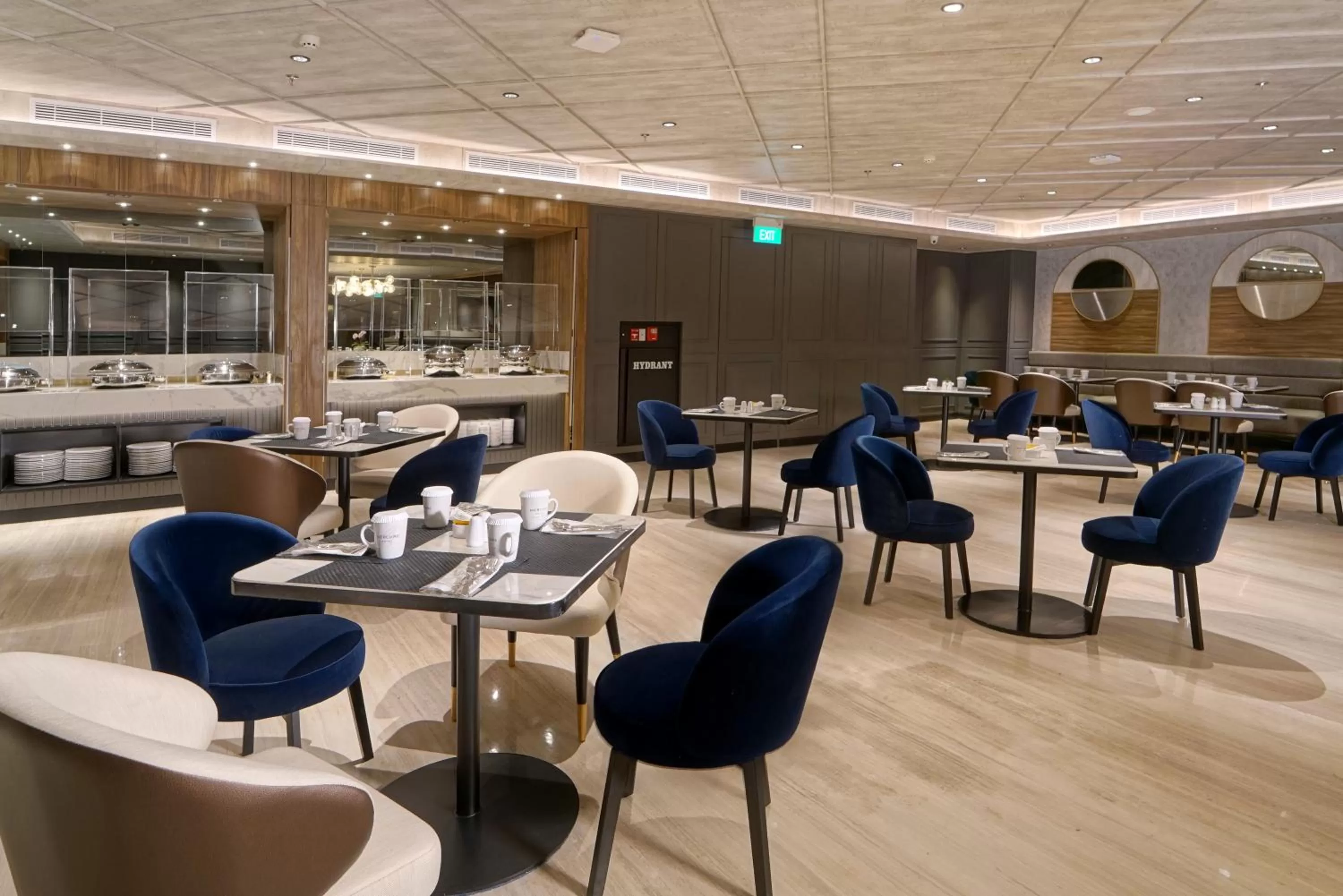 Restaurant/places to eat in Mercure Surabaya Manyar