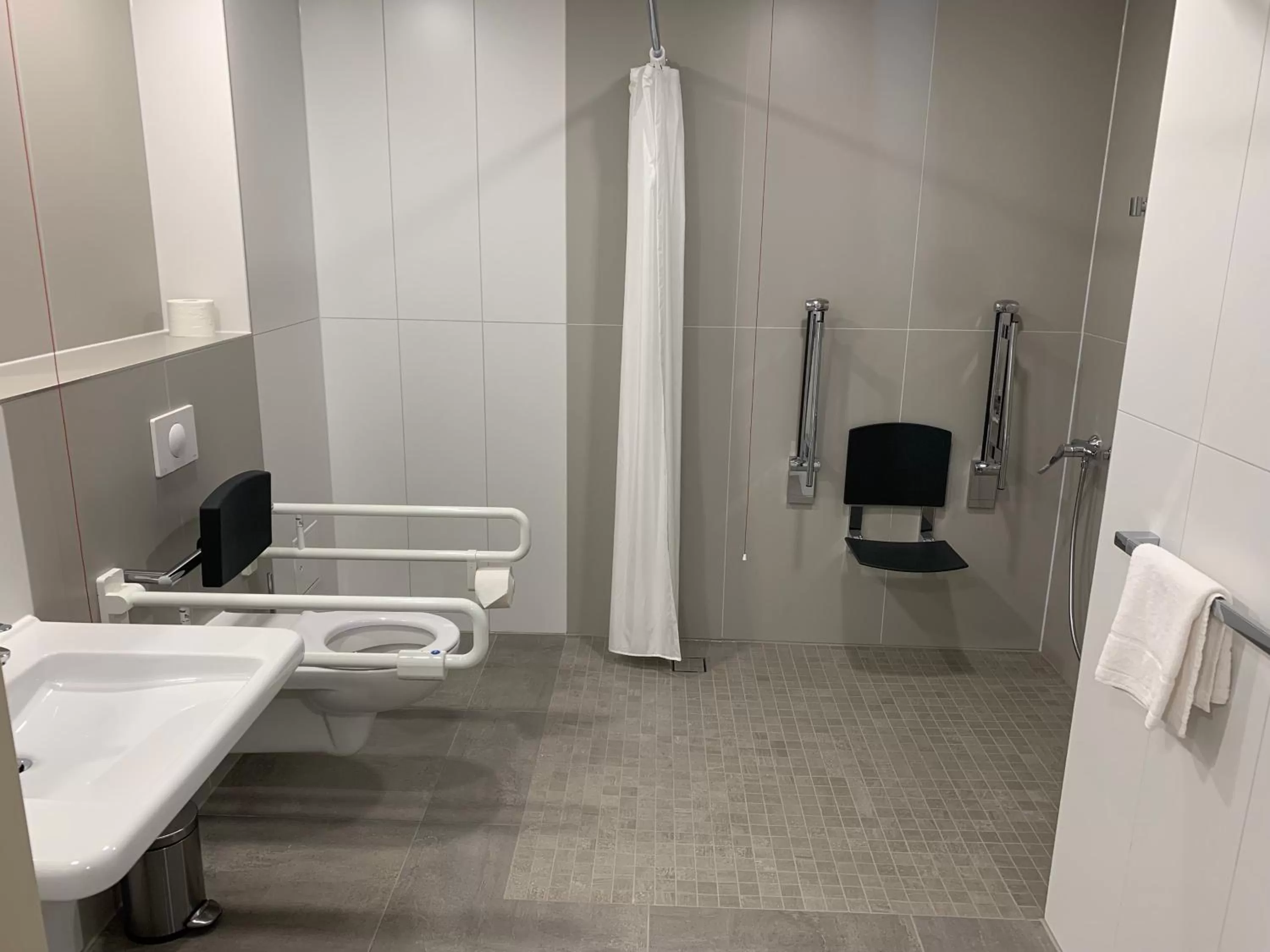 Shower, Bathroom in th Hotel Leipzig Messe