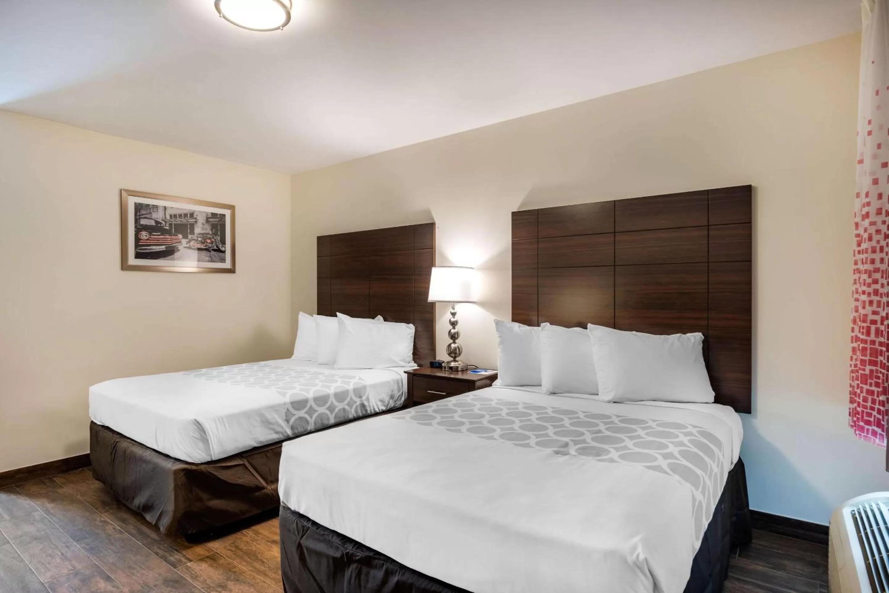 Photo of the whole room, Bed in Downtown Hollywood Gardens Inn & Suites