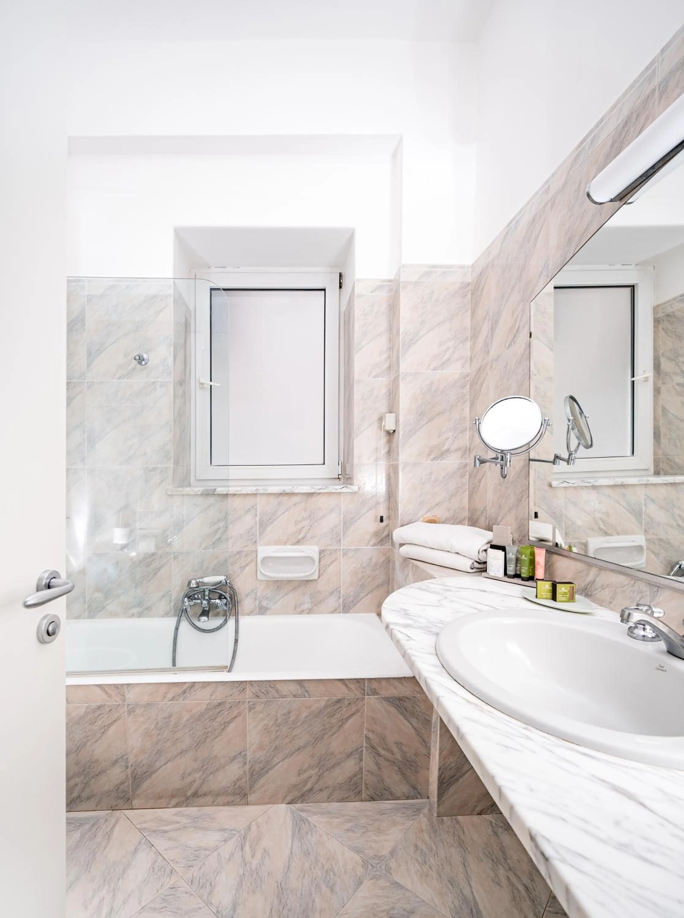 Shower in Hotel La Floridiana